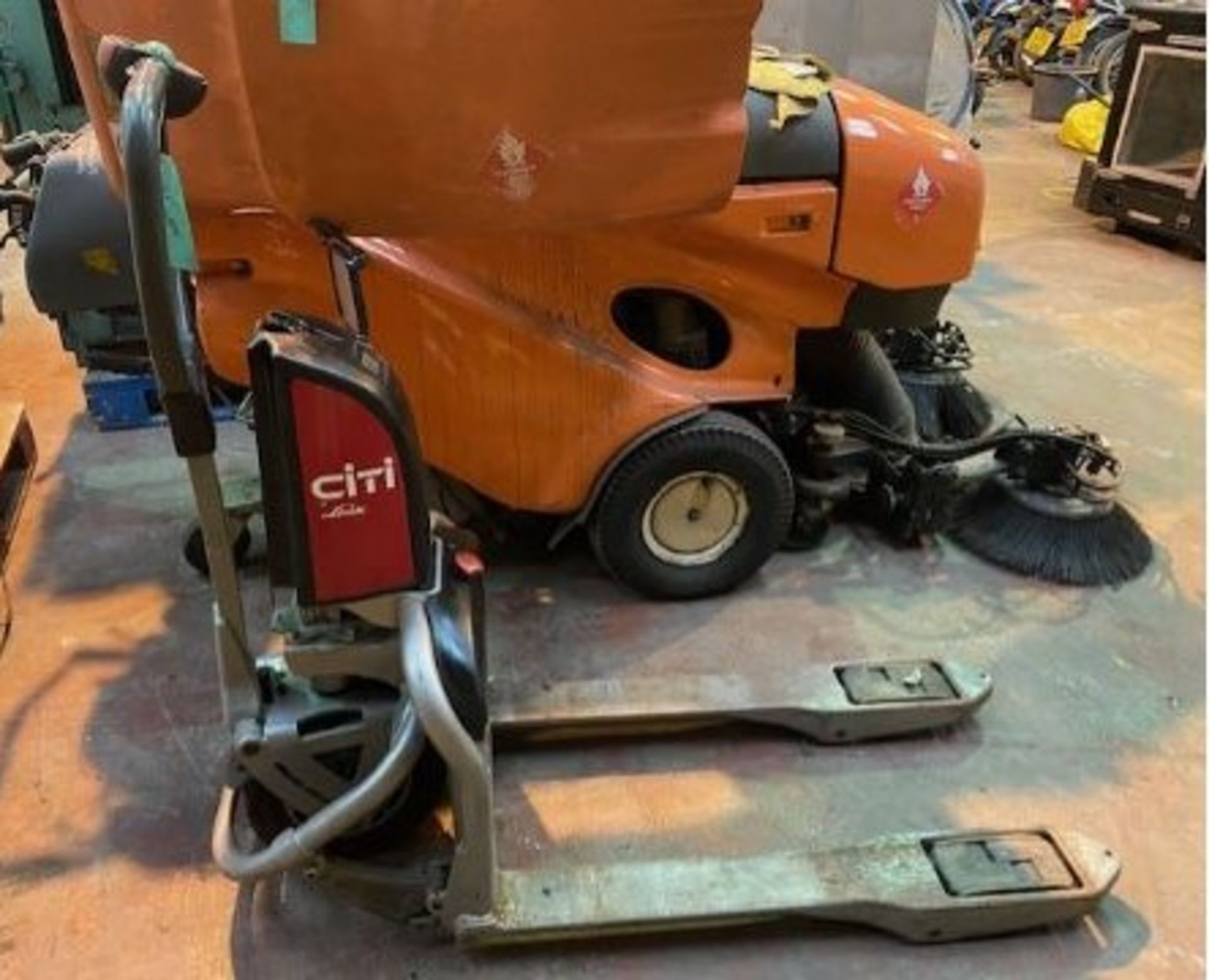 Linde City Pallet truck battery operated but no battery included - no reserve - Bild 2 aus 3
