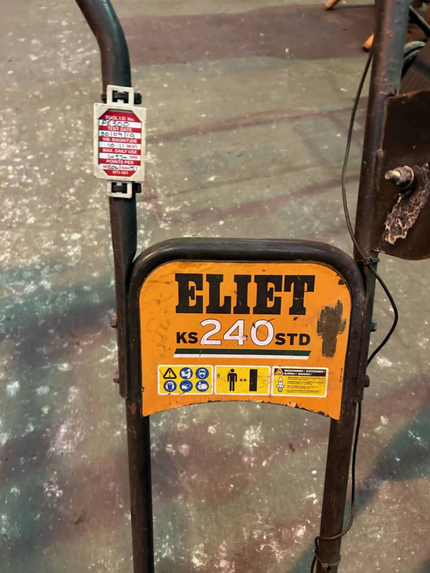 Eliet KS240STD turf edger. Powered by a Honda GC135 engine. Selling as a Non runner needs new pull - Bild 4 aus 4
