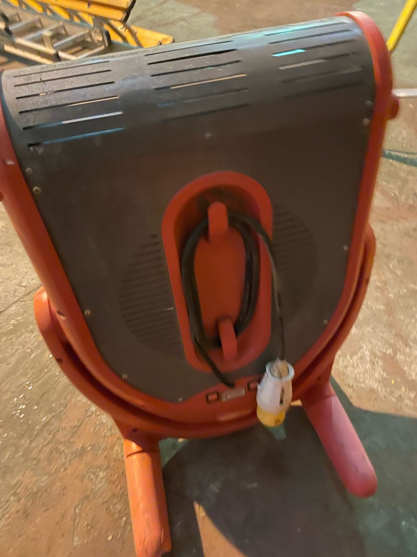 Elite heat infrared portable 110v heater. Needs new bulbs - Bild 2 aus 2