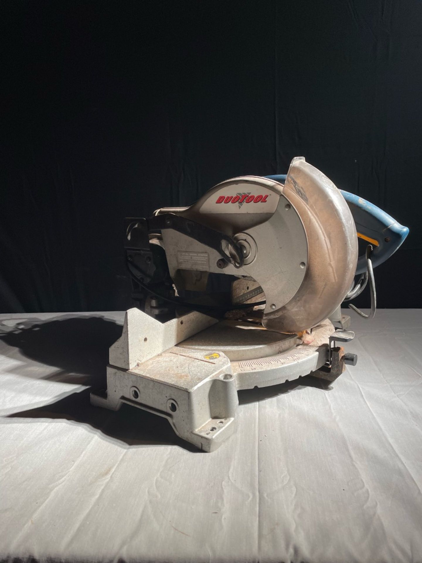 Duotool DMS 1825/D 230v mitresaw. Works but has no blade or plug attached