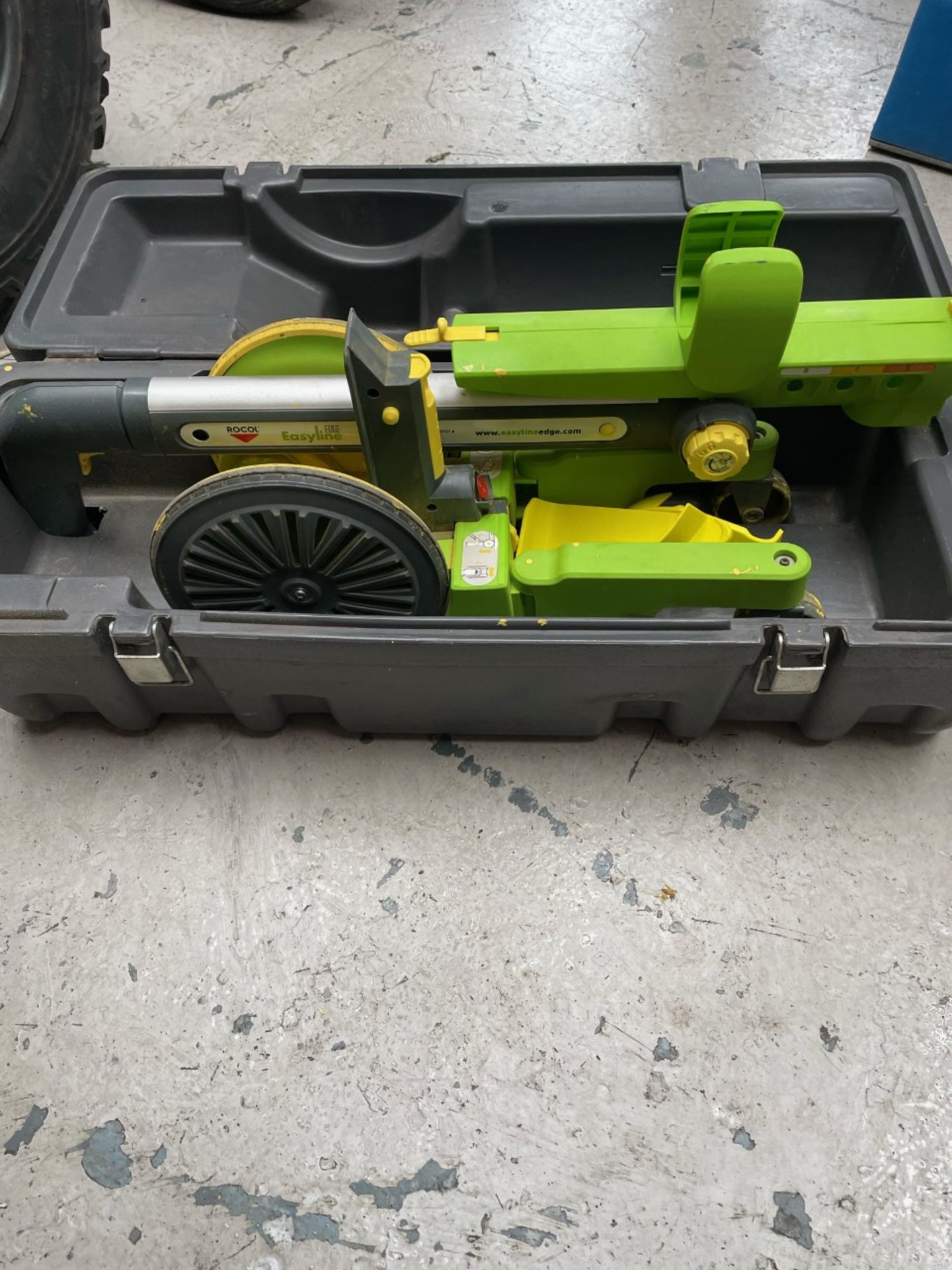 Edge easy line battery operated line marking machine. Full working order, needs new batteries