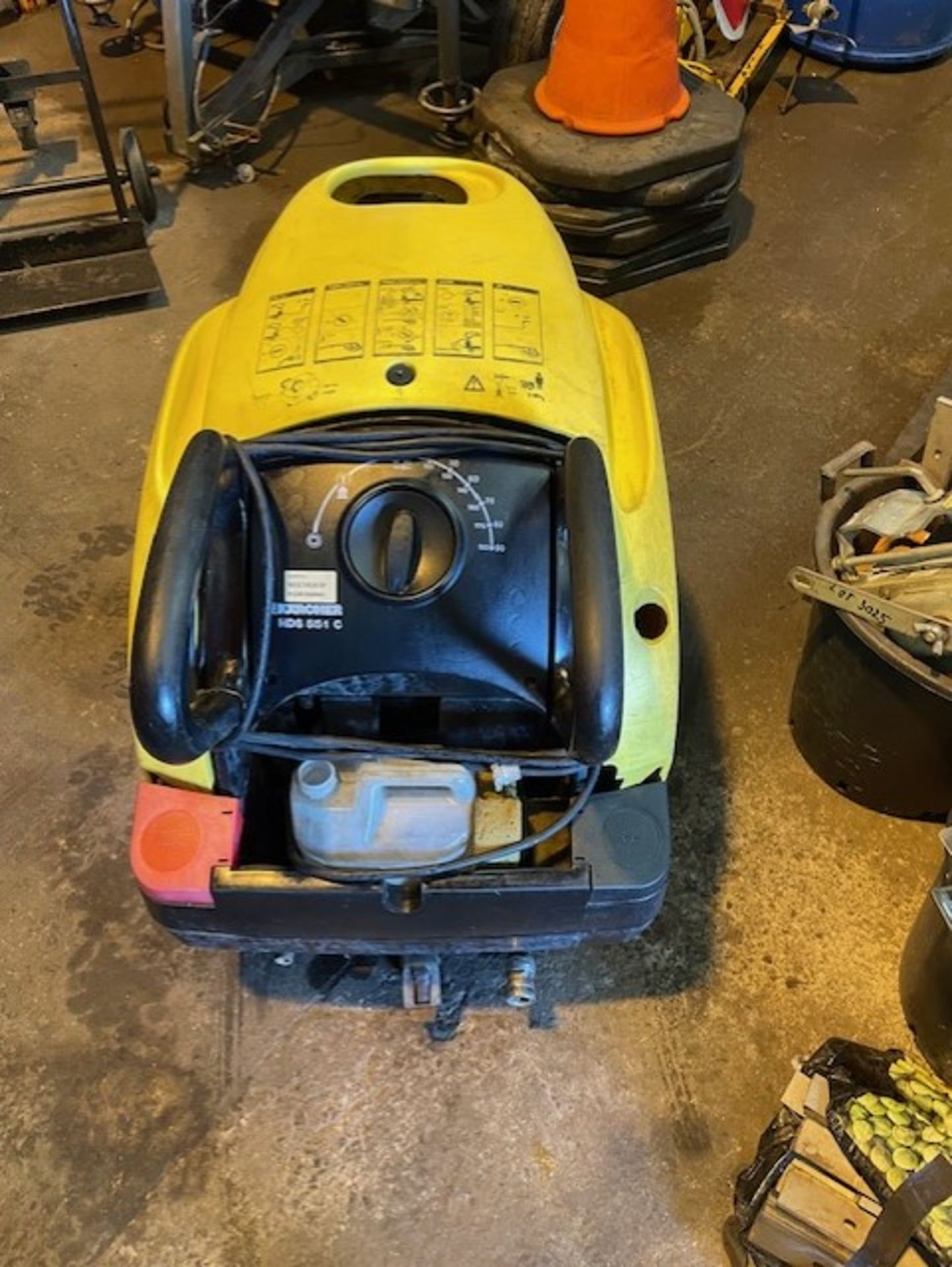Karcher hot and cold pressure washer hds551 c model it’s in good condition still comes with hose and