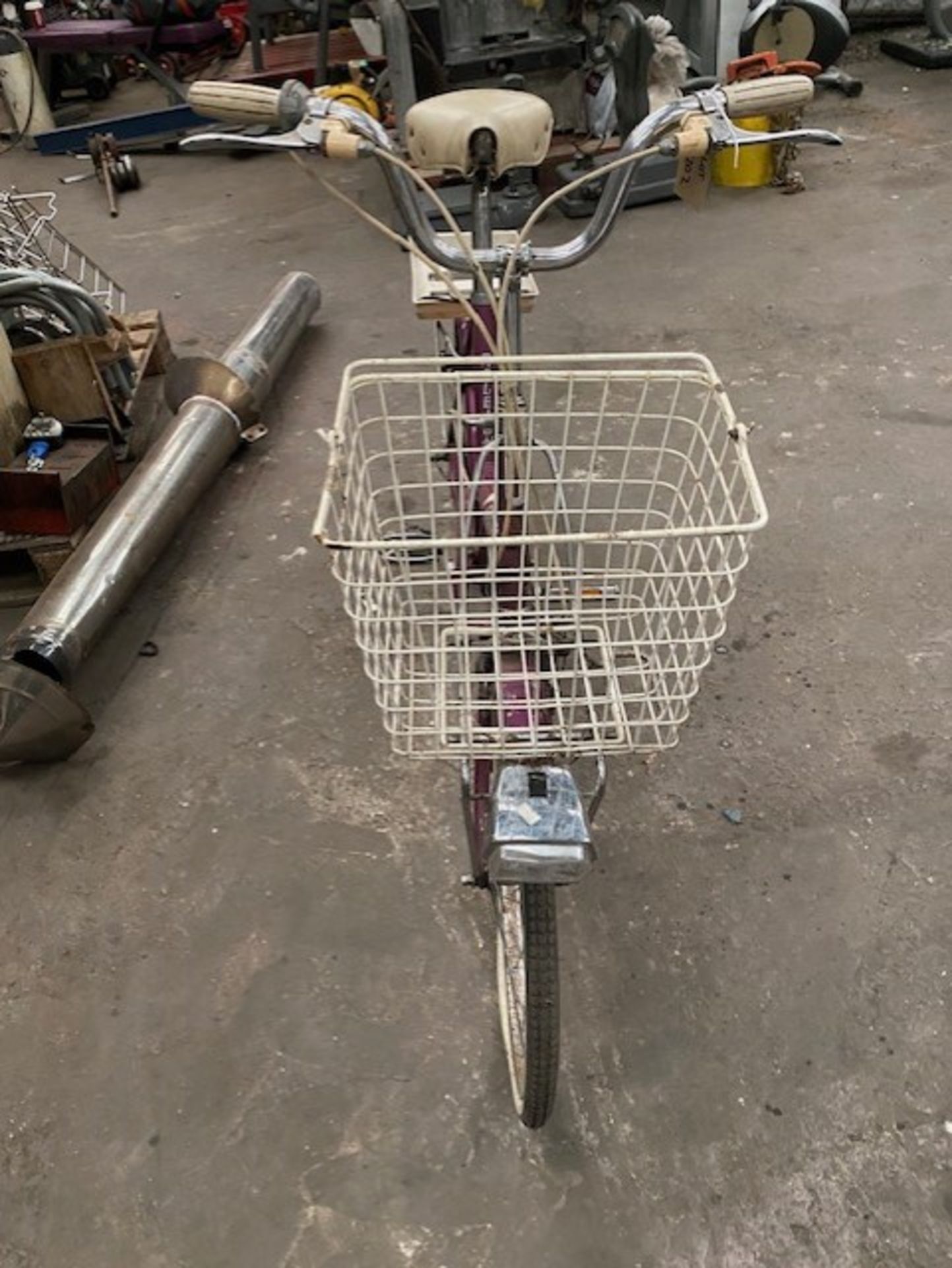 Raleigh Shopper Bike , needs some TLC - Image 4 of 4