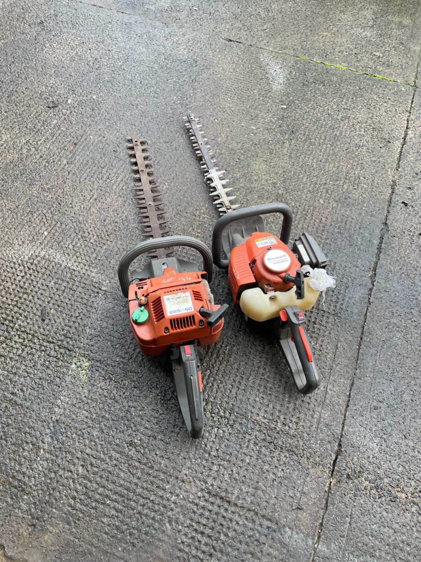 2x Husqvarna hedge cutters both spares or repair - Image 3 of 3