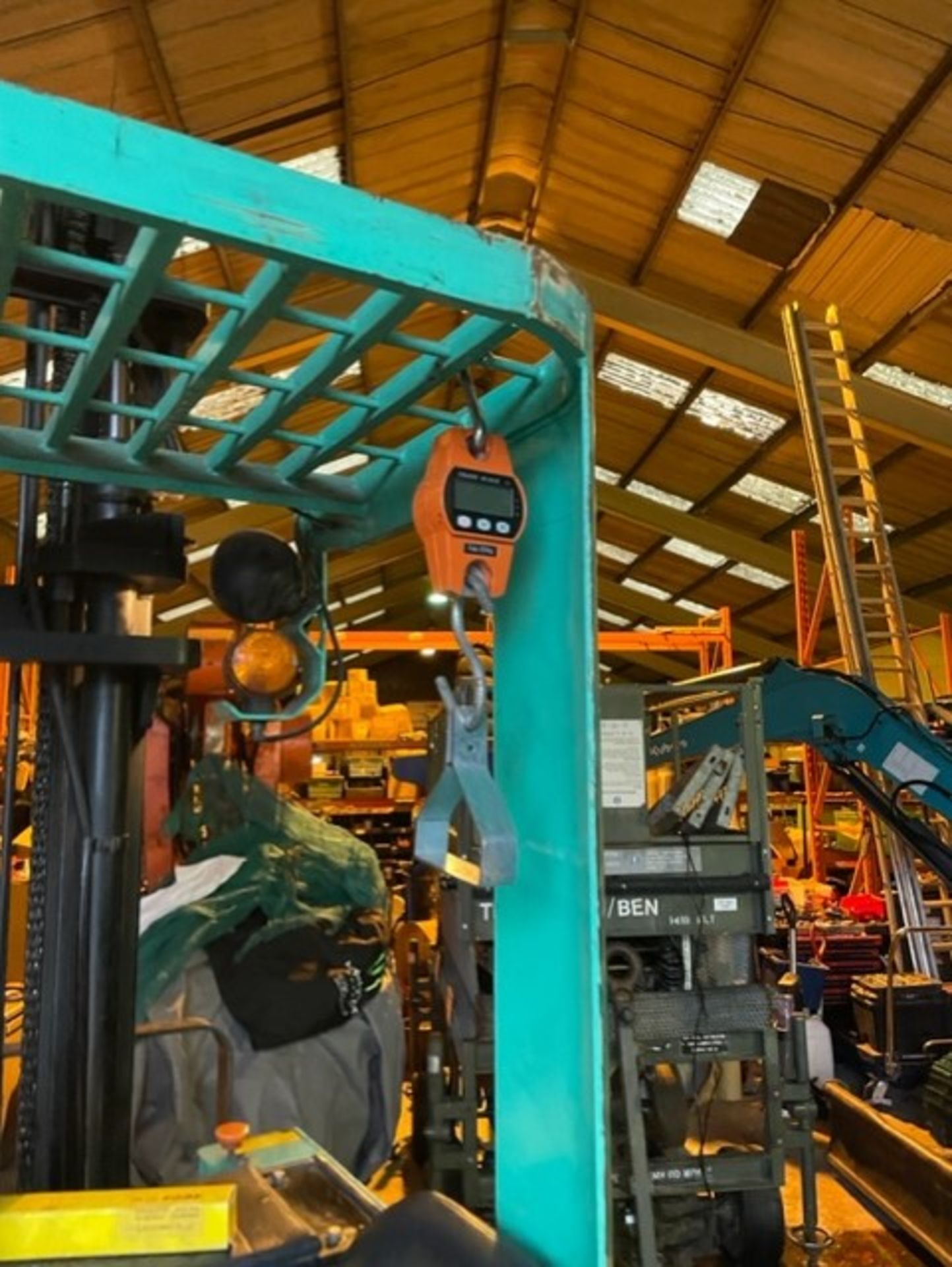 Mitsubishi combi forklift in prime condition this machine has been maintained to the highest - Image 12 of 17