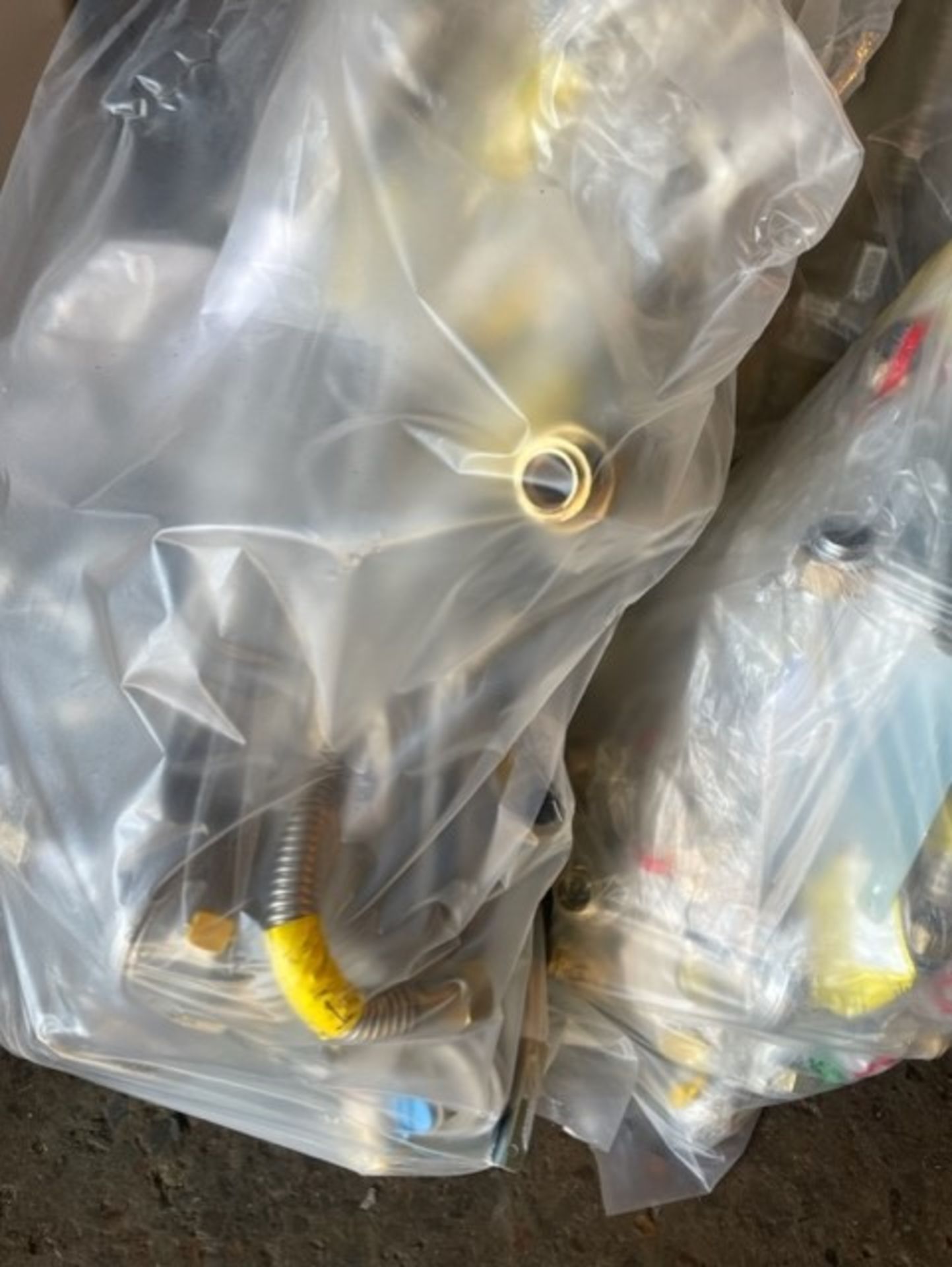 Connectors to join boilers with  valve and flux , Around the £40 each to buy approx 300 number of - Bild 3 aus 4