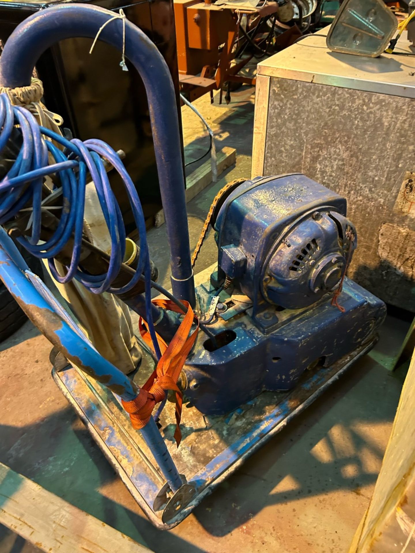 Big 240v floor sander. Average condition need belt cover - Image 2 of 3