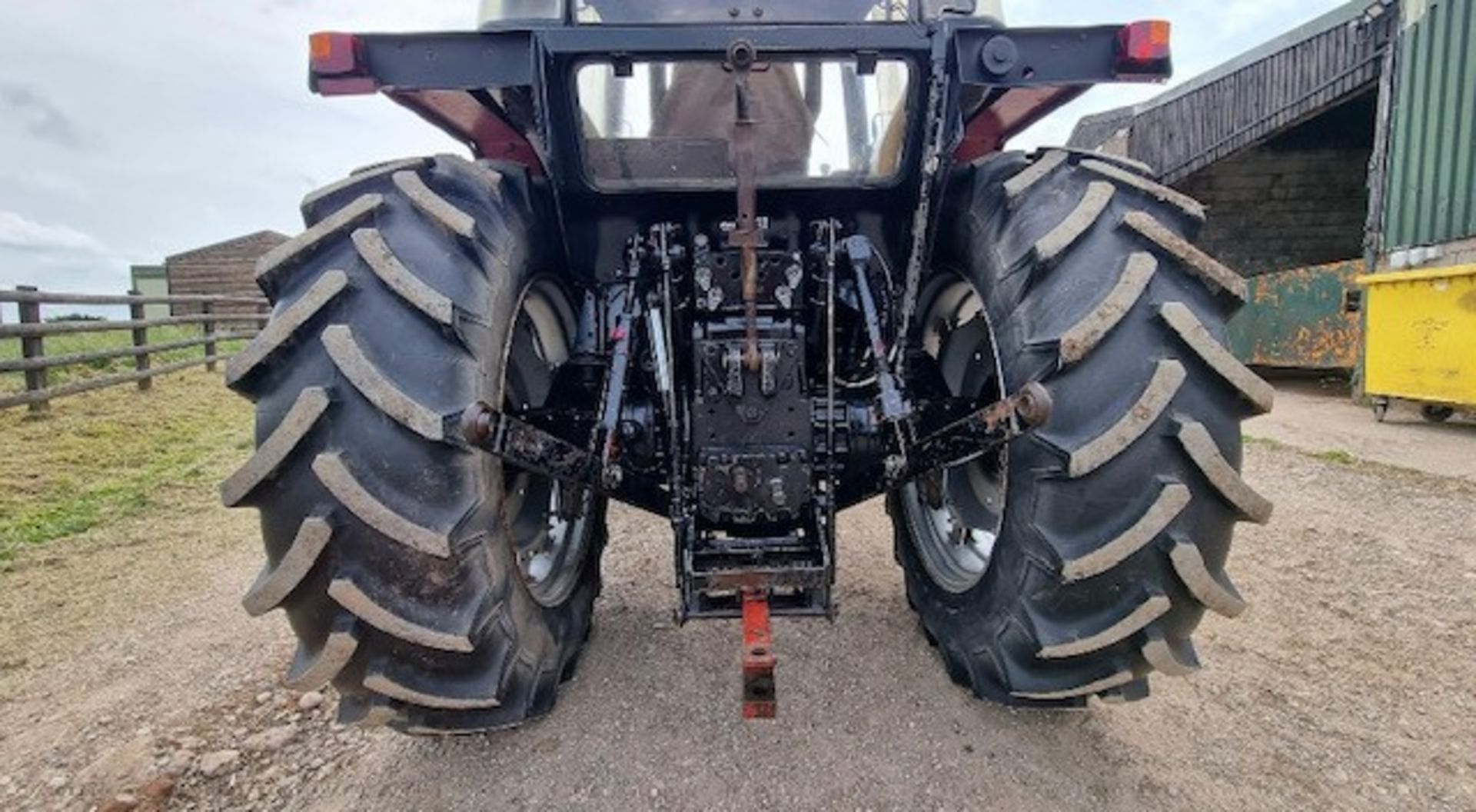 Case 856XL 2wd Tractor , Rear Change Over model, Genuine 4875 hours , Starts first turn, drives well - Image 15 of 16