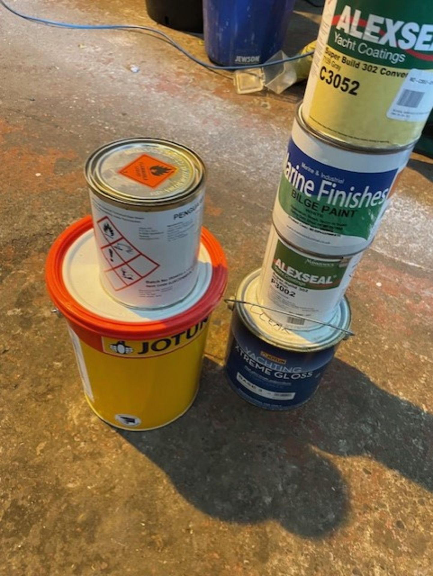 Yacht and boat paint full tins of Super build converter gray c3052 Bilge paint white Super build - Image 4 of 4