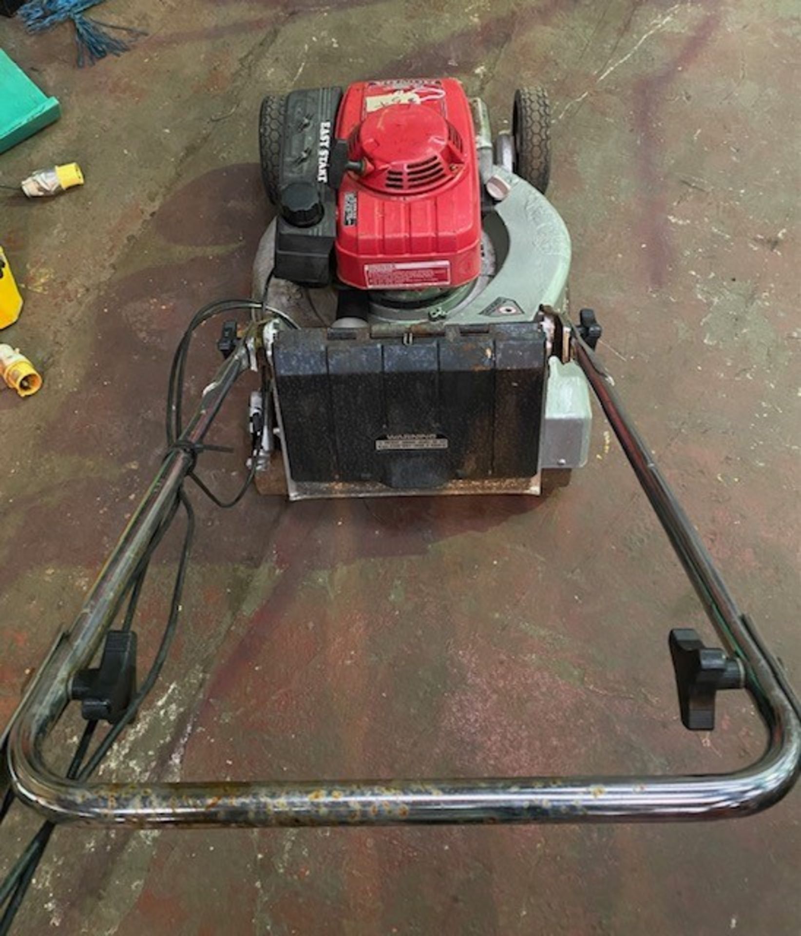 Honda Mower , Runs , No Backbox - Image 3 of 3