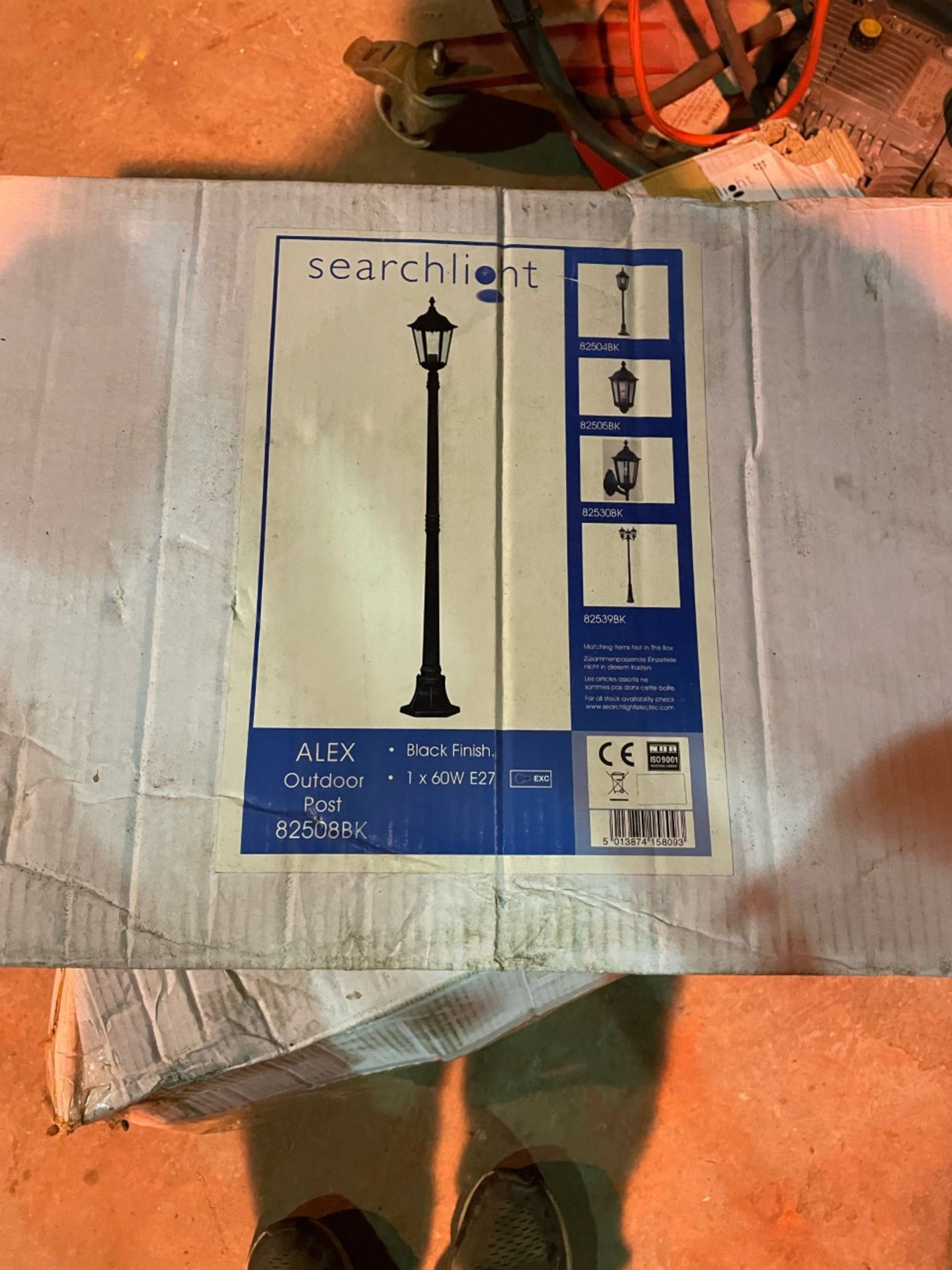 New in box Outdoor garden lamppost. Searchlight 82508BK , Black
