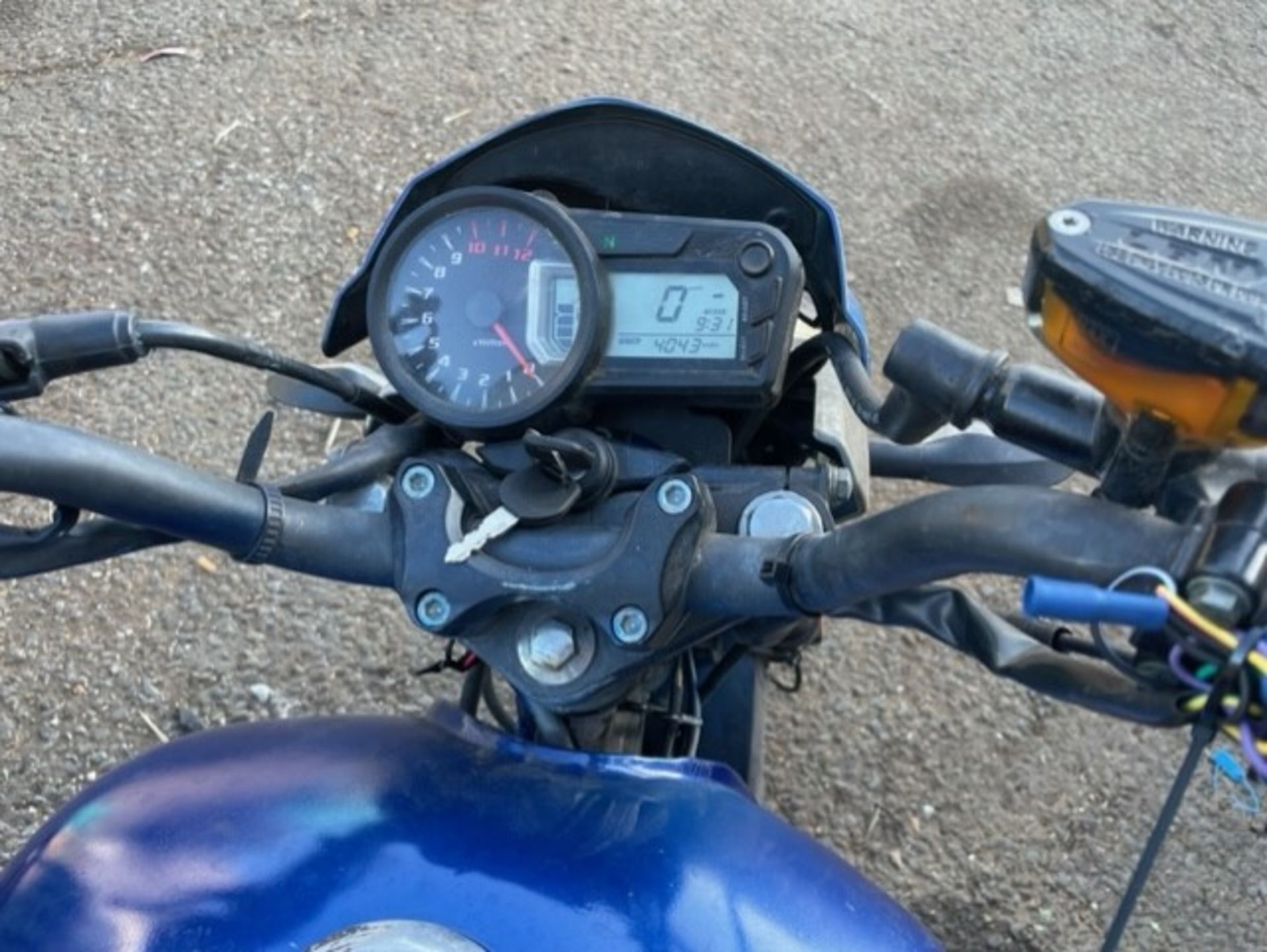 Zonnis 125 motorbike 4027 miles on the clock , MOT'D untill 25/05/24 - Image 7 of 8