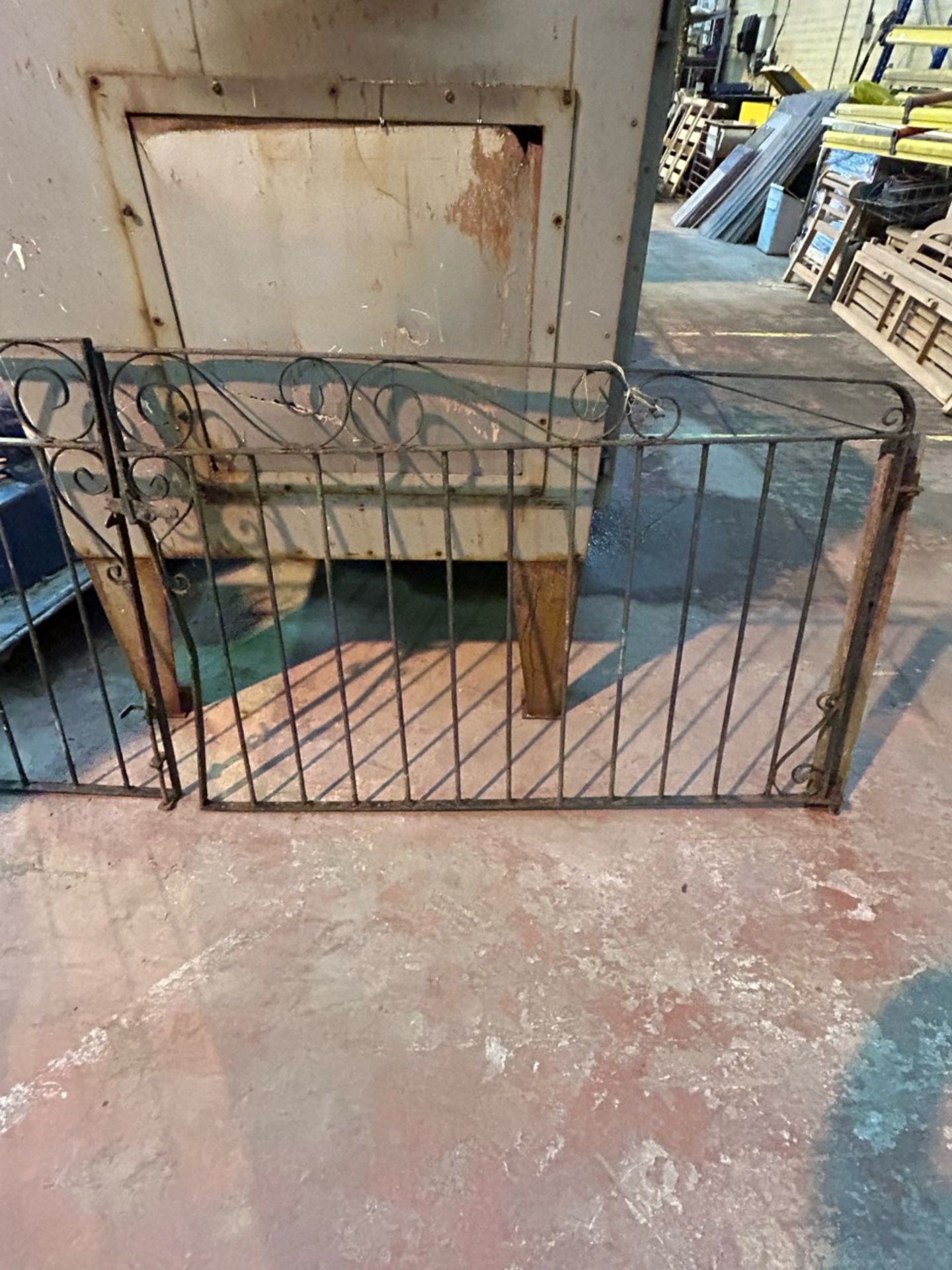 3m double iron garden or driveway gates. - Bild 3 aus 4