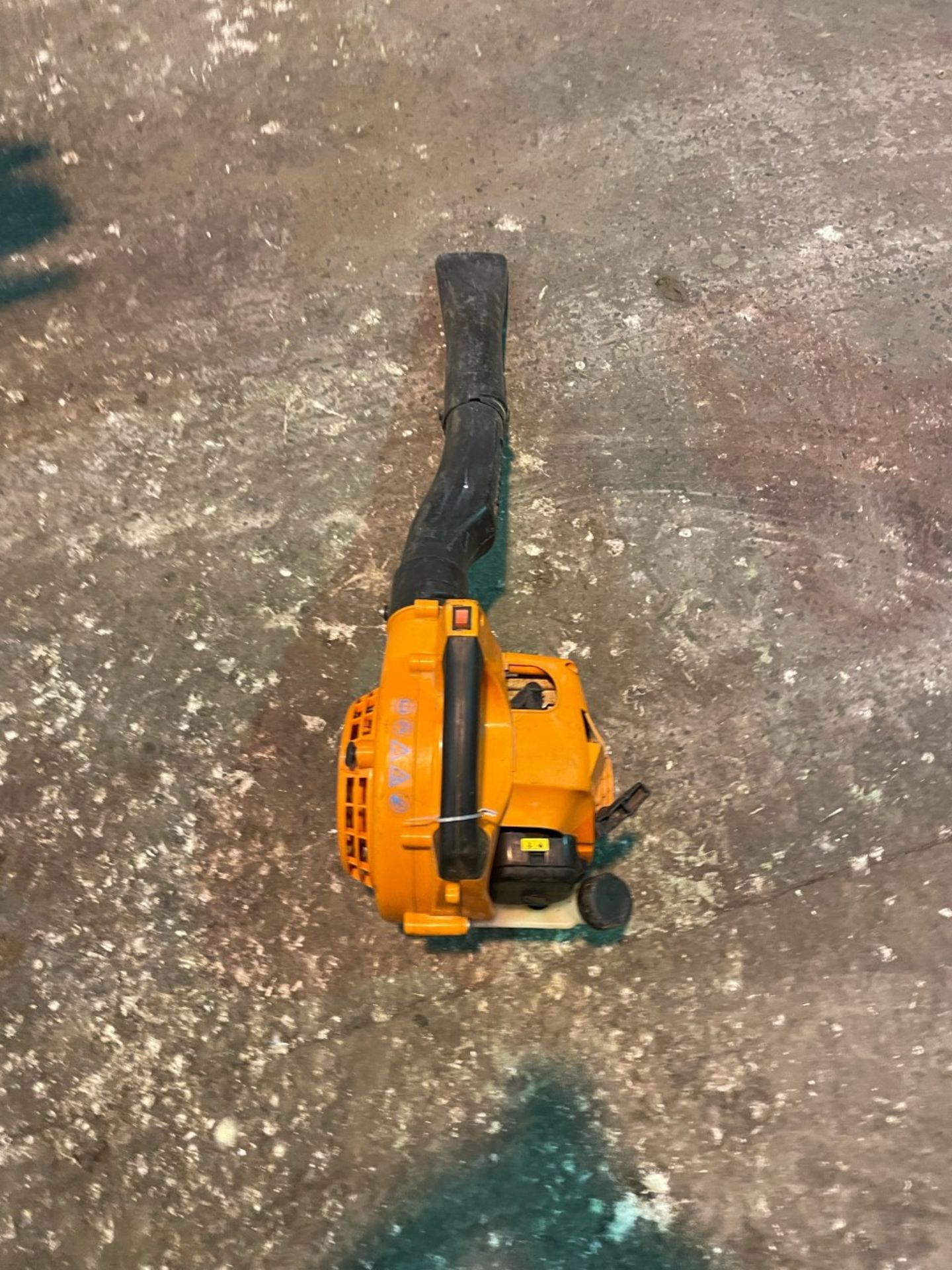 Parker leaf blower. Runs but could do with a service - Image 2 of 3