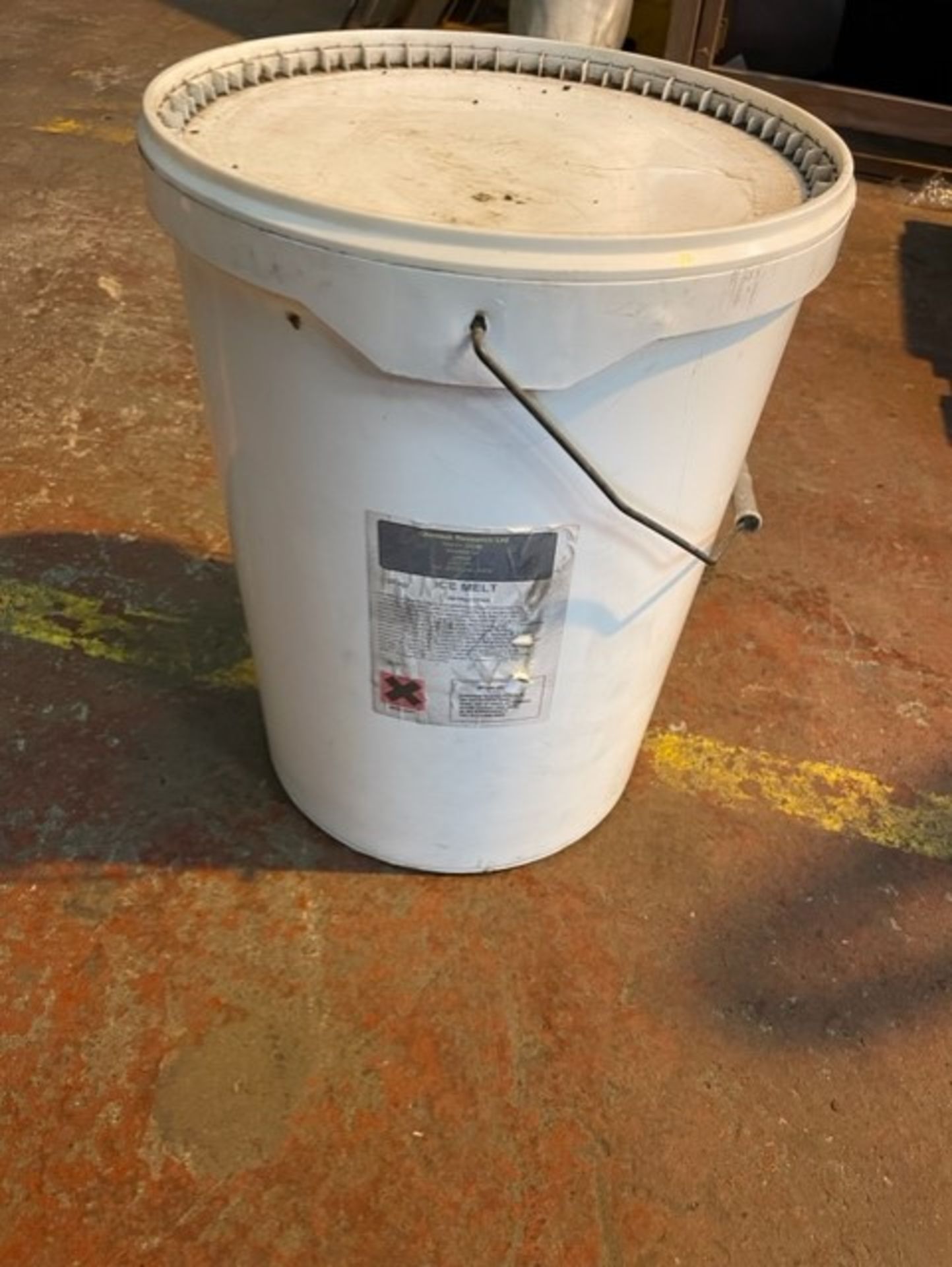 2 x 20kg buckets of ice melt chemical, expensive to buy - Bild 2 aus 2