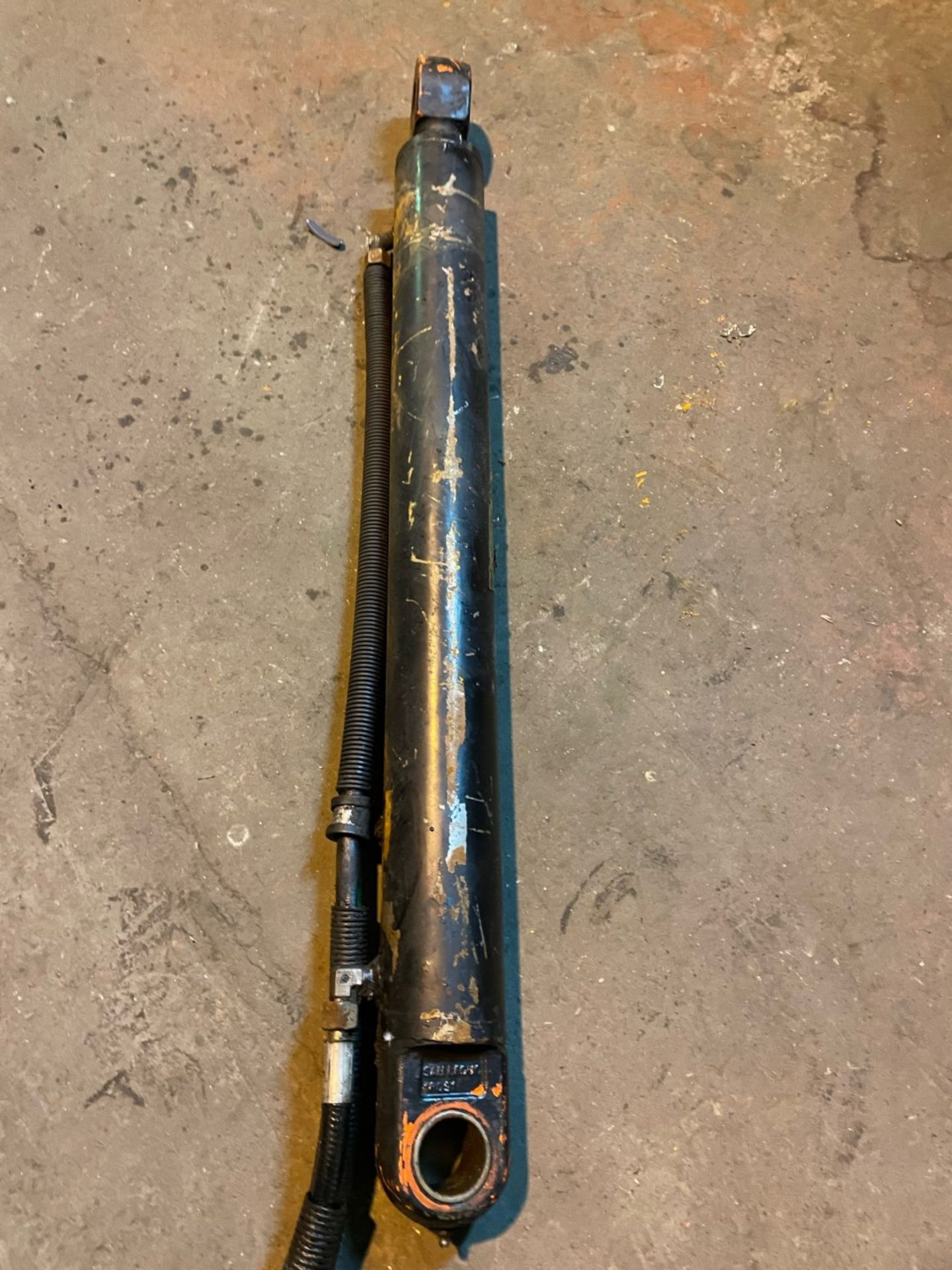 Hydraulic dipper ram piston of 8T kubota excavator. Good condition - Bild 2 aus 2