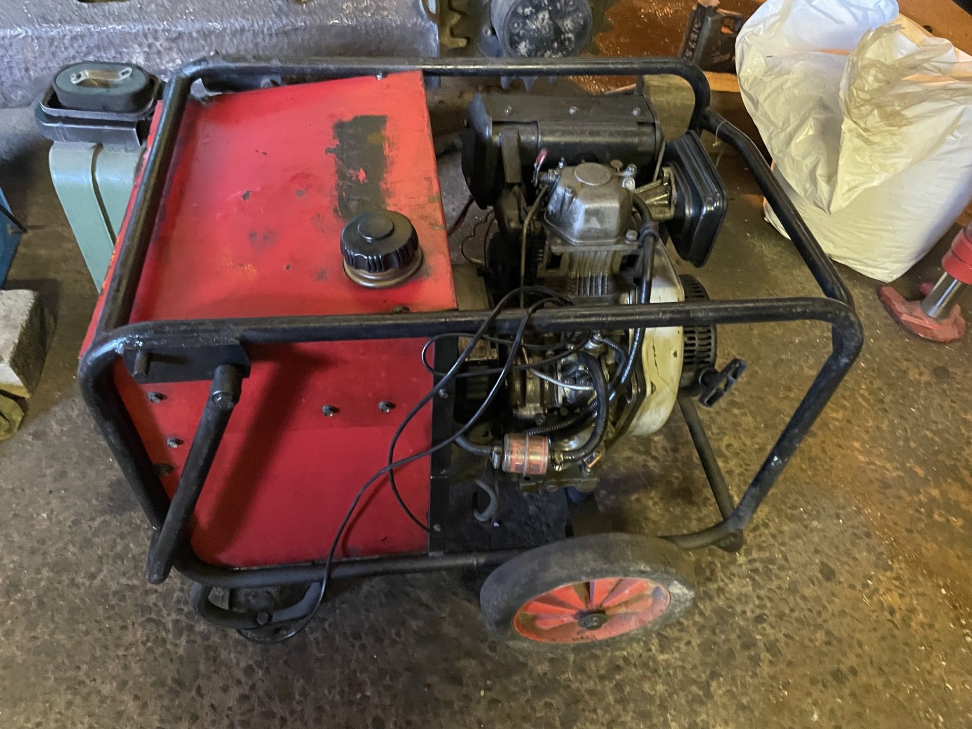 Generator with yanmar engine The engine sounds rough when you turn it over So could be a new - Bild 2 aus 7