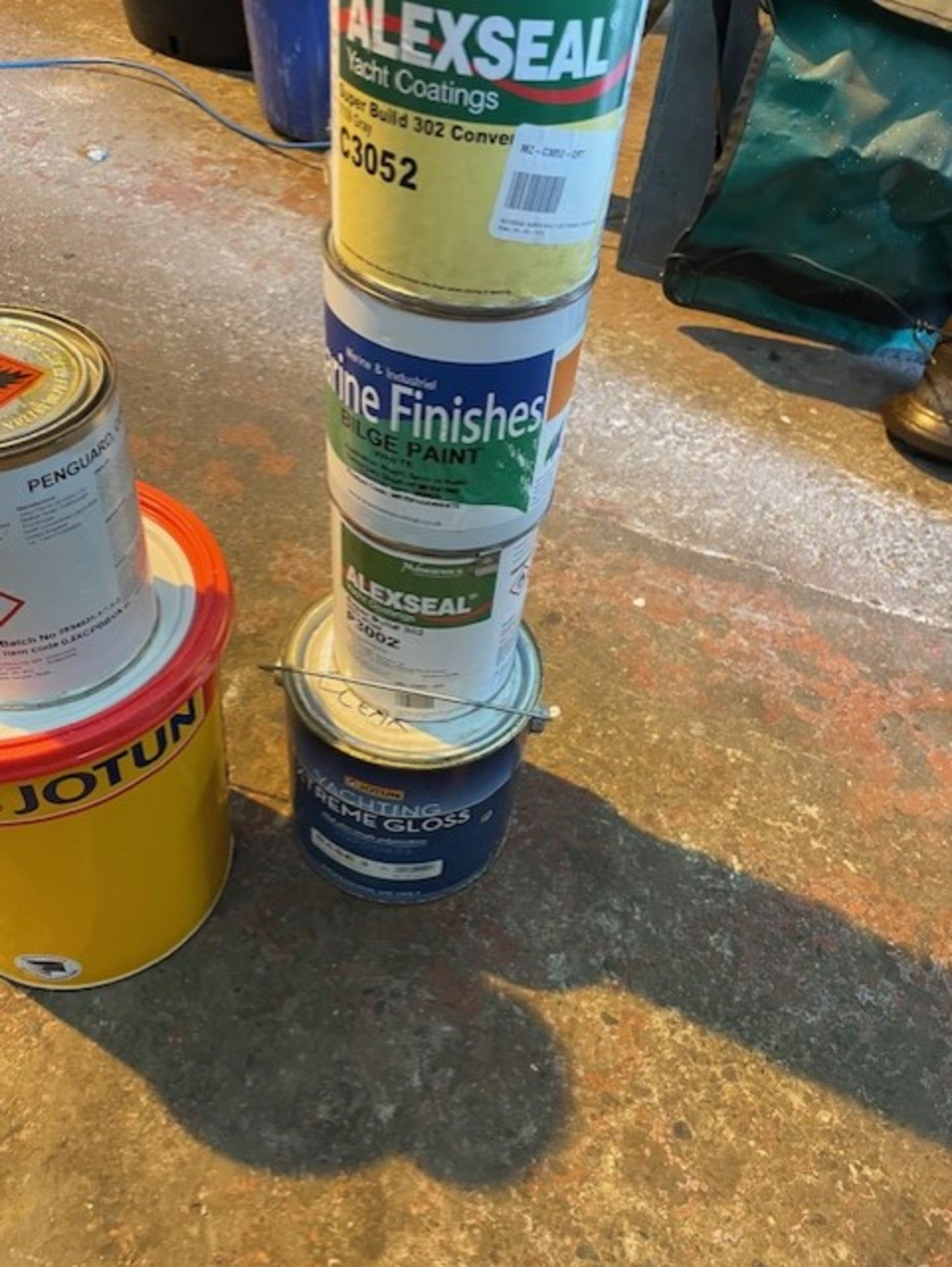 Yacht and boat paint full tins of Super build converter gray c3052 Bilge paint white Super build - Image 3 of 4