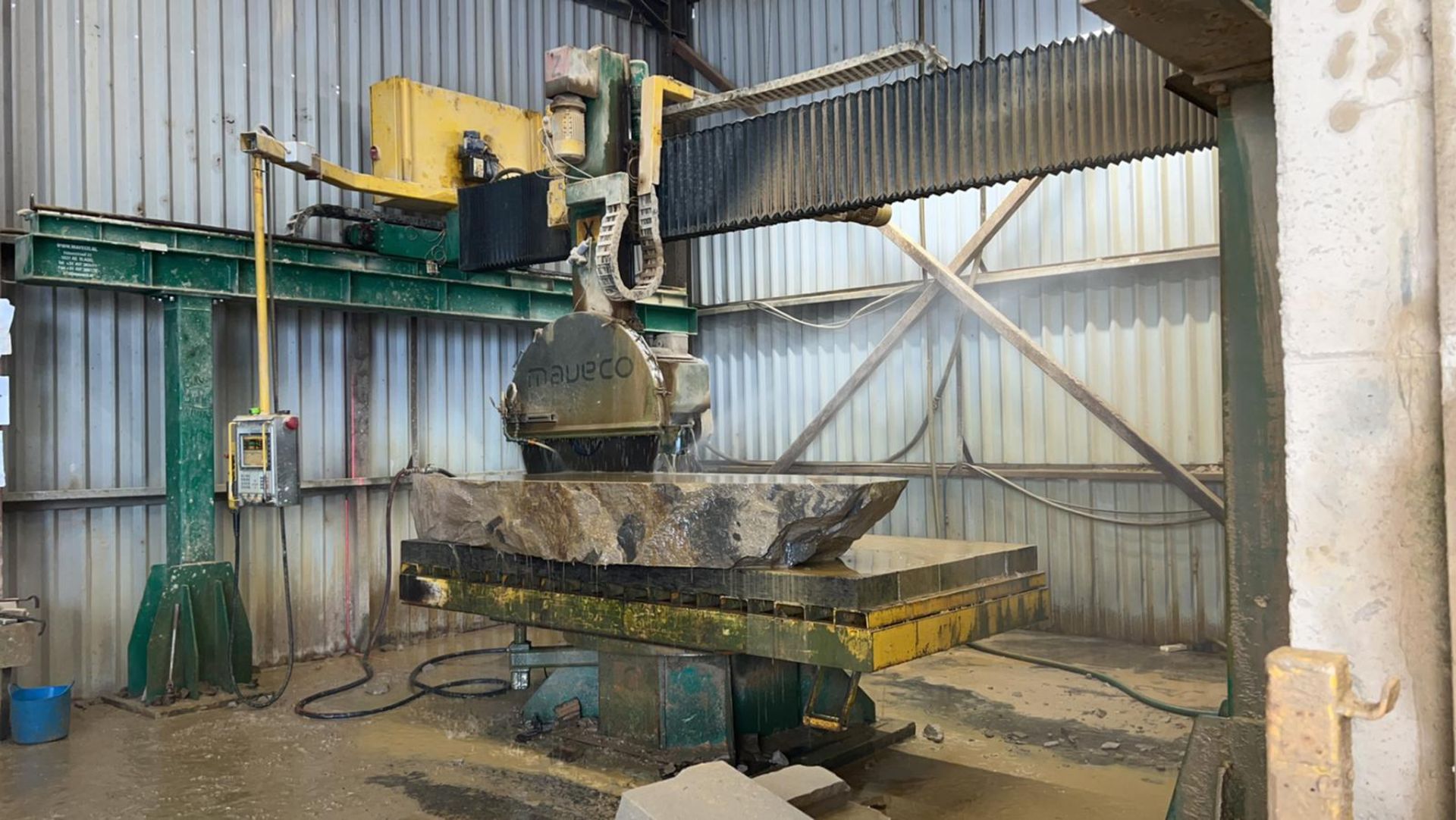 Maveco 1200 automatic Stone Saw Still in use every day Good condition  cuts like new well serviced - Image 5 of 6