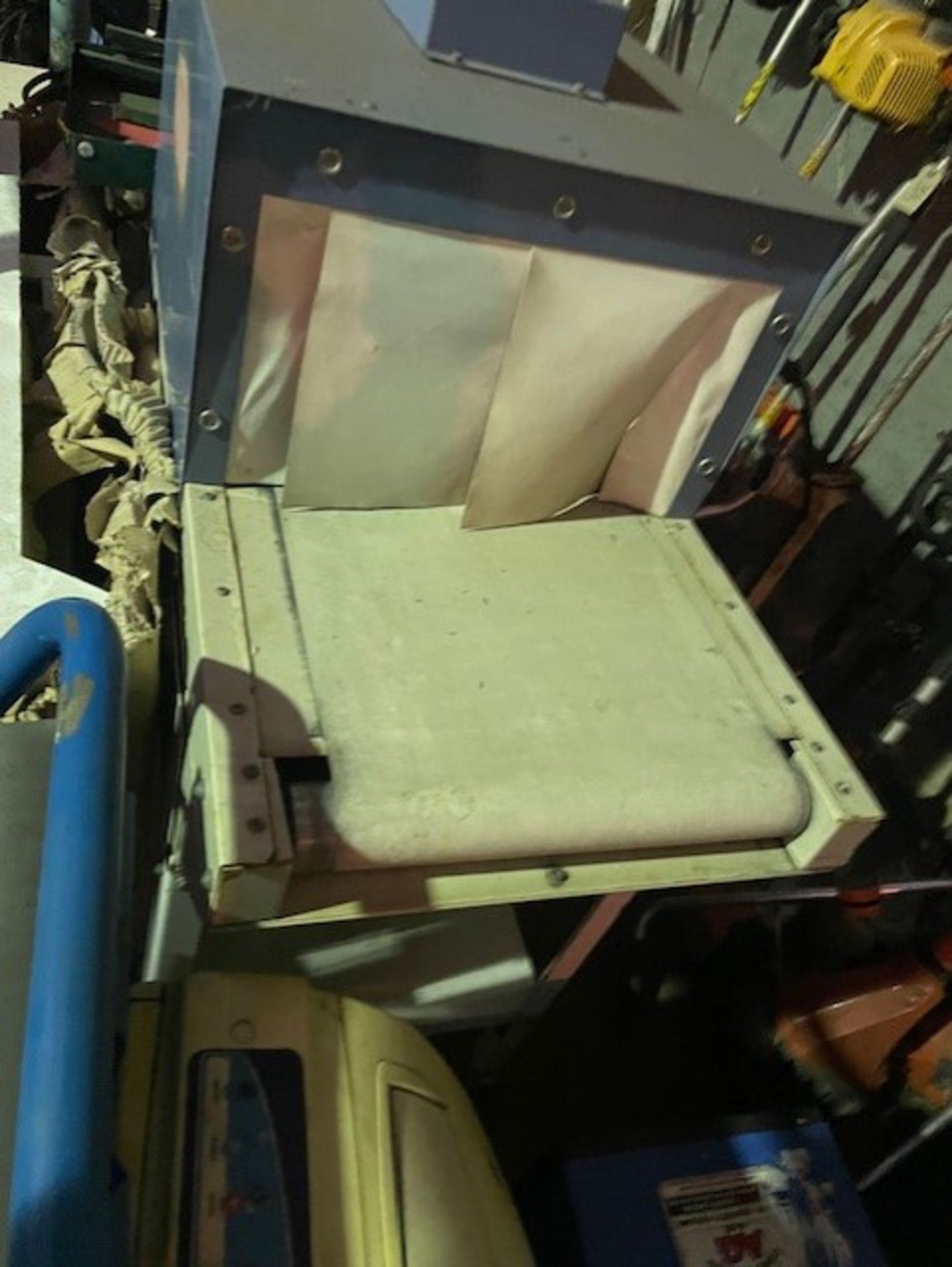 Heat sealing machine for sealing bags along with elevator for moving package on has been sat around - Image 4 of 6