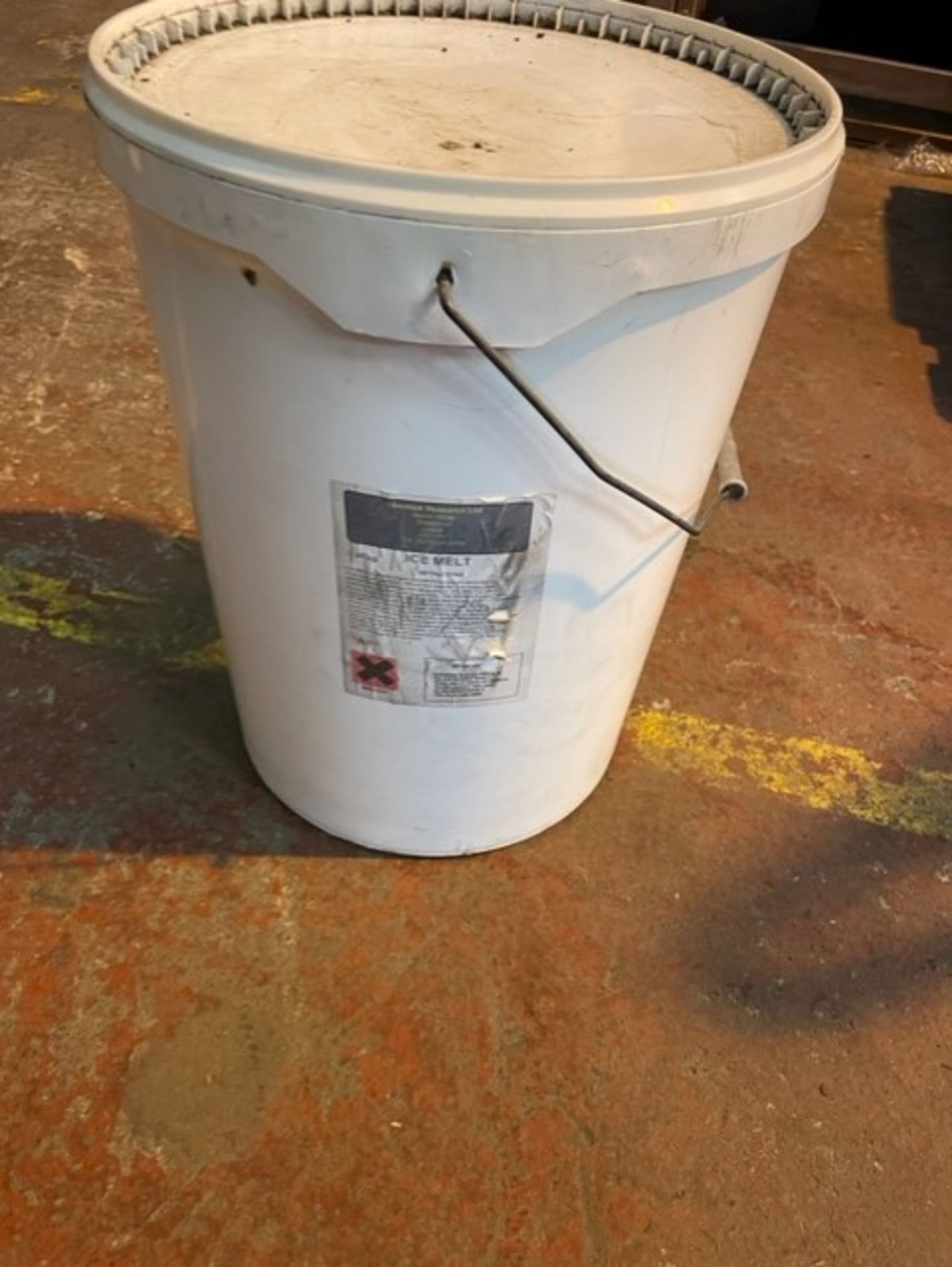 2 x 20kg buckets of ice melt chemical, expensive to buy