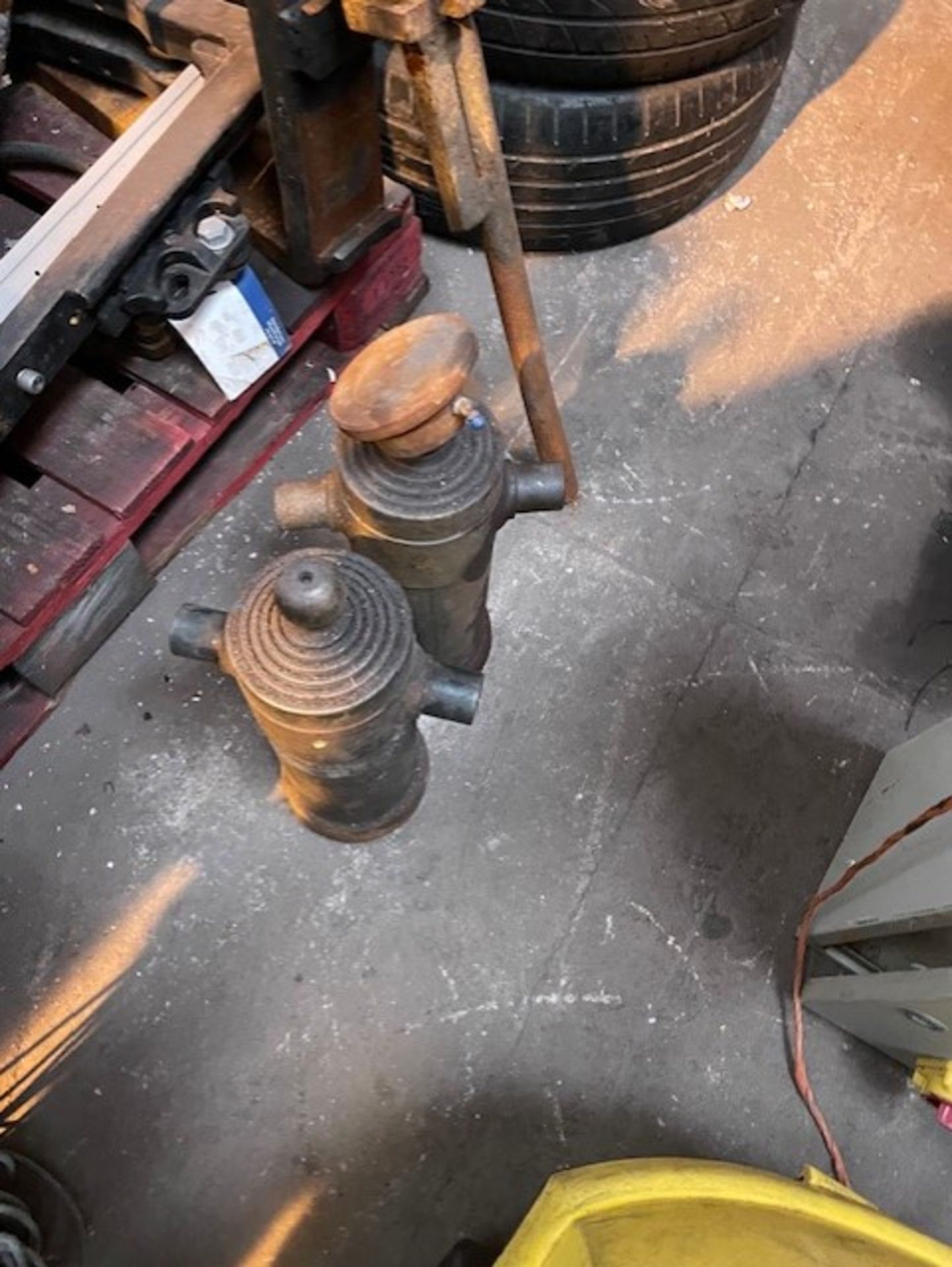 Edbro Safety Stabilizers For Large Trailer Lorry Etc They Stand edbro-safety-stabilizers-for-large-trailer-lorry-etc-they-stand