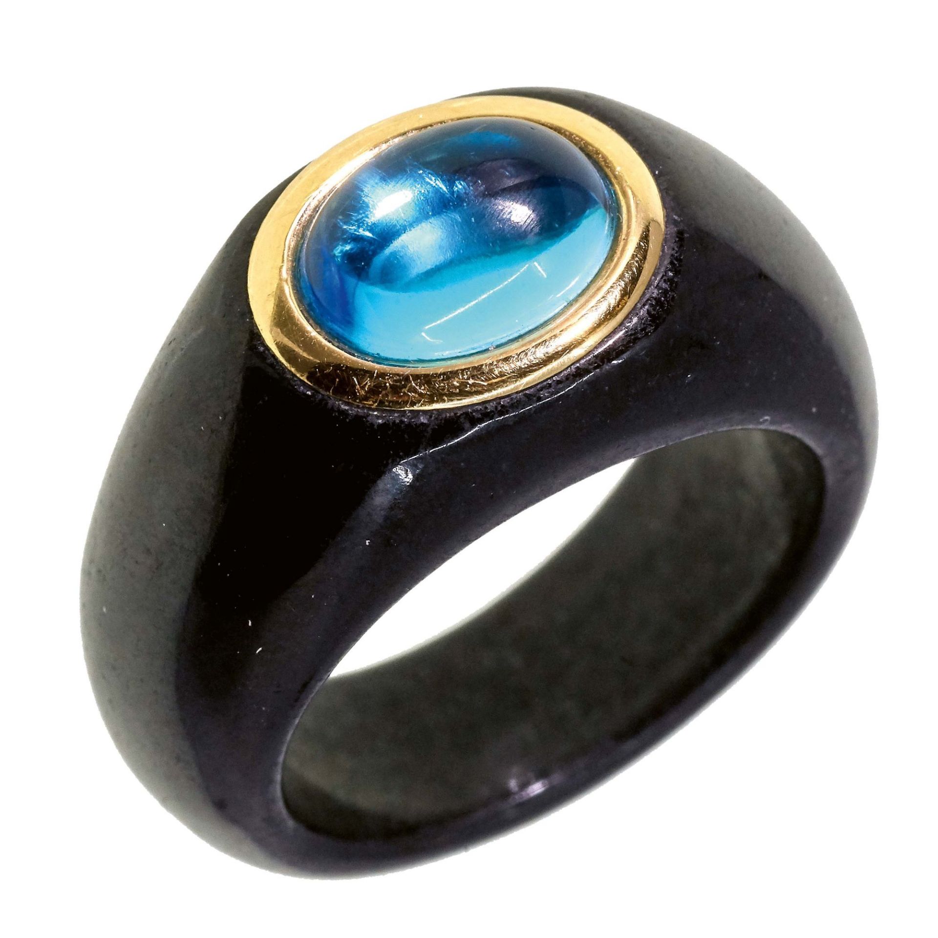 TOPAS-ONYX-RING