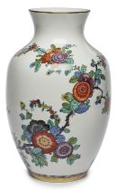 Gr. Vase "Blumen mit rotem Kranich", Meissen 1983.