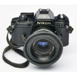 Kamera Nikon EM, Body in Schwarz + 2 Objektive u. Blitz