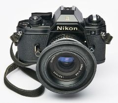 Kamera Nikon EM, Body in Schwarz + 2 Objektive u. Blitz