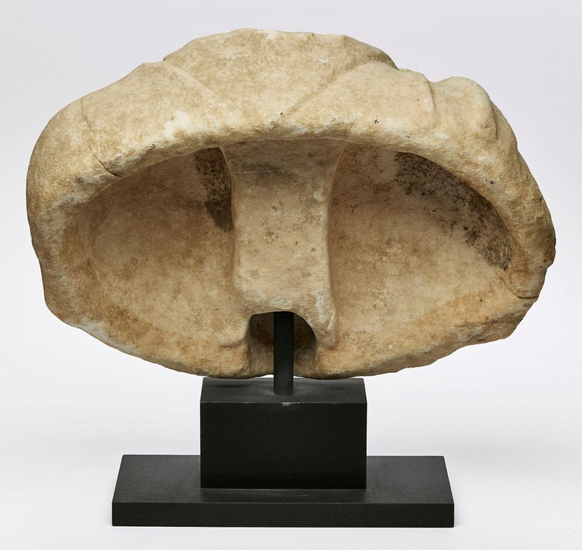 Antike Skulptur: Brustpartie einer männlichen Büste, römisch 1. Jh. n. Chr. - Bild 2 aus 3