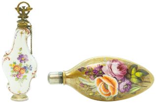 A BERLIN SCENT BOTTLE WITH GILT METAL STOPPER 18TH CENTURY Of Rocco form decorated with figures in a