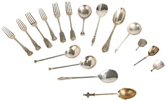 SEVENTEEN PIECES OF ENGLISH HALLMARKED FLATWARE, GEORGIAN AND LATER 845 g.