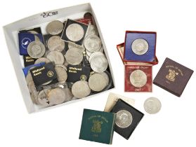 A QUANTITY OF BRITISH COMMEMORATIVE CROWNS INCLUDING CHURCHILL, Silver Jubilee a Festival of Britain