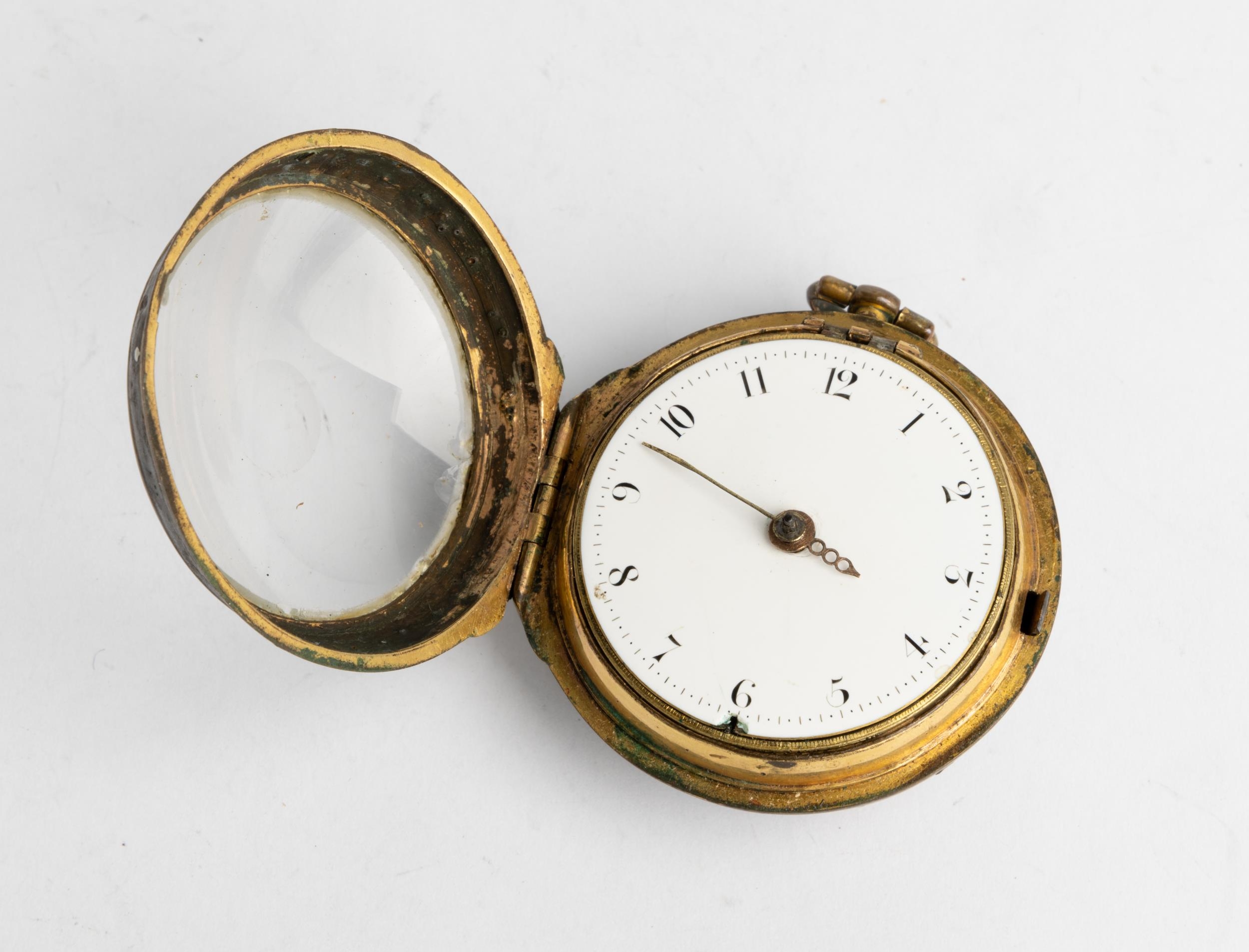 A GILT METAL AND UNDERPAINTED HORN VERGE WATCH. Signed Jho Kirton London. Egyptian pillars, white - Image 4 of 7
