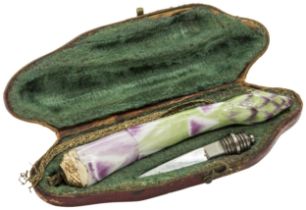 A PORCELAIN MOUNTED TRAVELLING KNIFE IN ORIGINAL FITTED MOROCCO LEATHER CASE Mid 18th century,