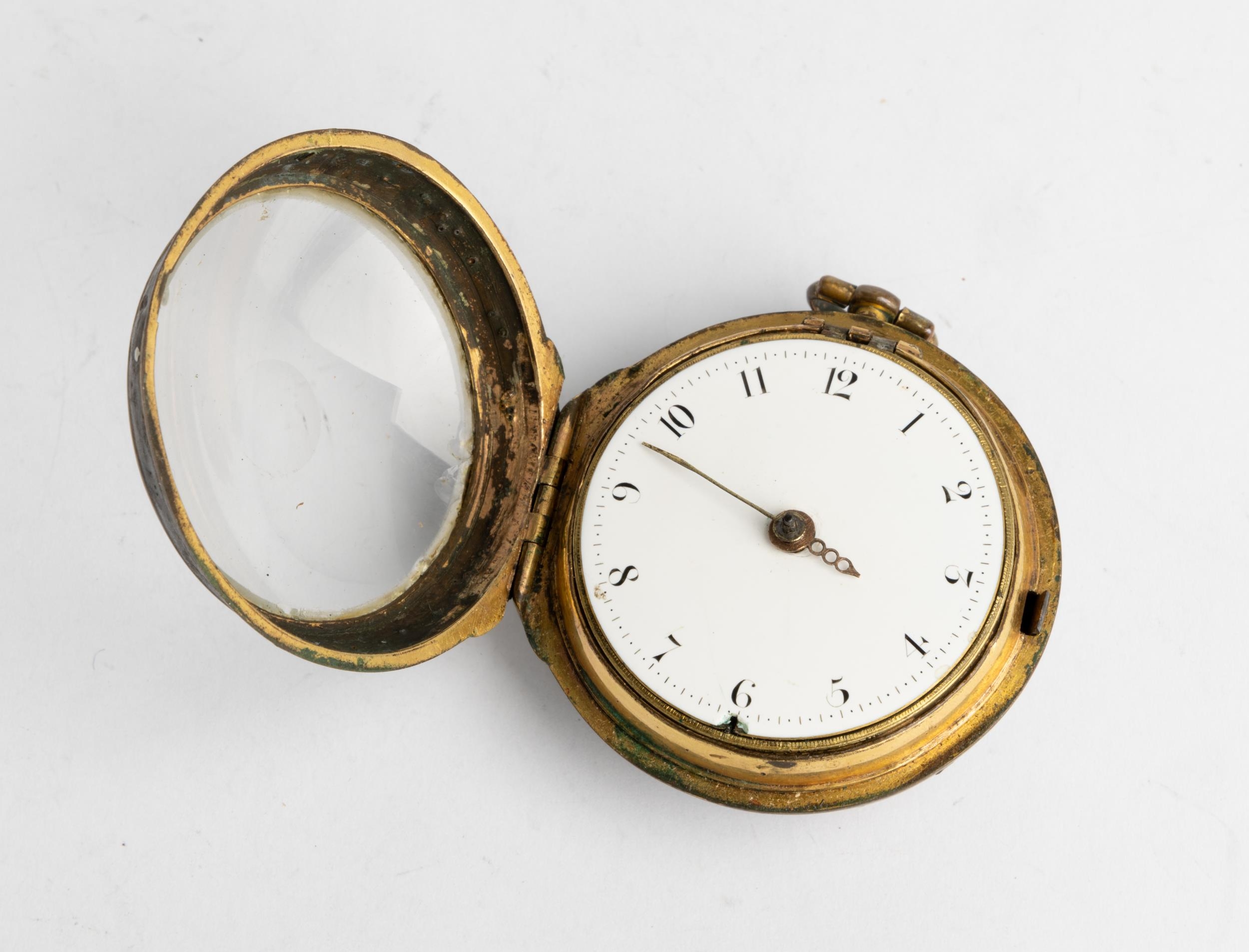 A GILT METAL AND UNDERPAINTED HORN VERGE WATCH. Signed Jho Kirton London. Egyptian pillars, white - Image 5 of 7