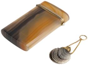 A SILVER-GILT MOUNTED CARVED AGATE CIGARETTE BOX, C.1910 Together with a small gold mounted carved