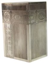 A rectangular silver hinged tobacco box with engraved decoration. Peter Awrosimor - Moscow 1889. (