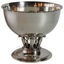 George Jensen copenhagen. A Tazza with stylized base numberd 19A. (H: 17cm), 765 grams - incribed "