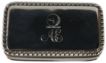 A good silver rectangular snuff box with gilt lined interior & gadroon edge (L: 6.8cm), (D: 4cm), (