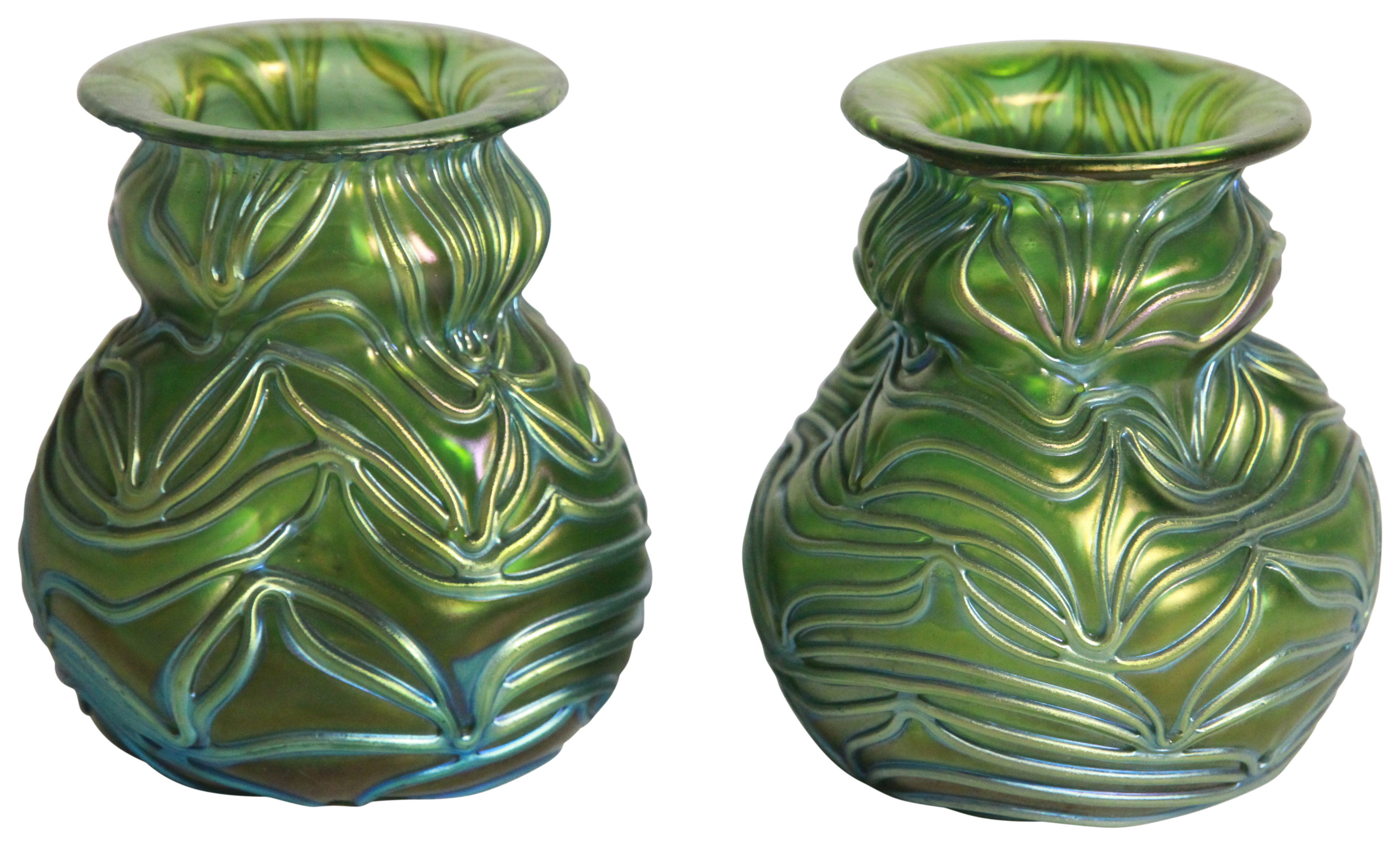 An unsual pair of venetian shaped glass vases of pinched form (H: 9.5cm)