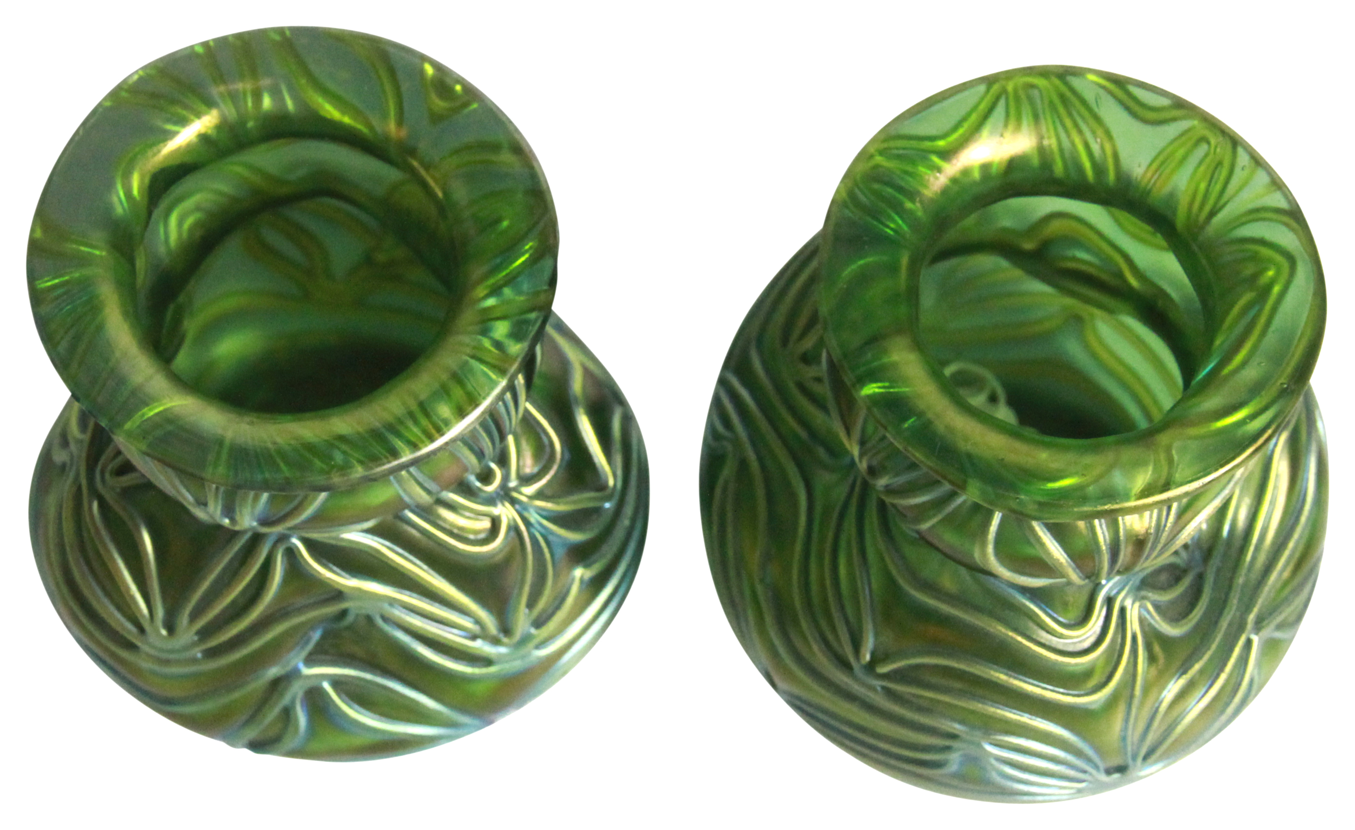 An unsual pair of venetian shaped glass vases of pinched form (H: 9.5cm) - Image 2 of 2