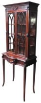 AN EDWARDIAN MAHOGANY BOOKCASE/DISPLAY CABINET, CIRCA 1900, dentil cornice and festoon carved frieze