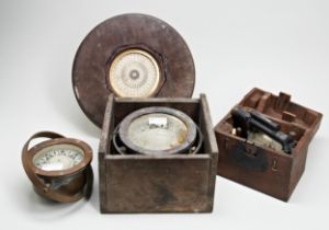 A 19TH CENTURY TROUGHTON & SIMMS SIGHTING LEVEL IN A WOODEN CASE, a gimbel mounted brass compass