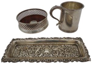 A SILVER TANKARD OF PLAIN FORM, BIRMINGHAM 1954, 6 ozs, a modern silver 925 wine coaster and a