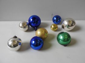 A BLUE 'WITCHES' BALL WITH AN ELONGATED NECK AND EIGHT OTHERS SMALLER IN ASSORTED COLOURS. 18 cms