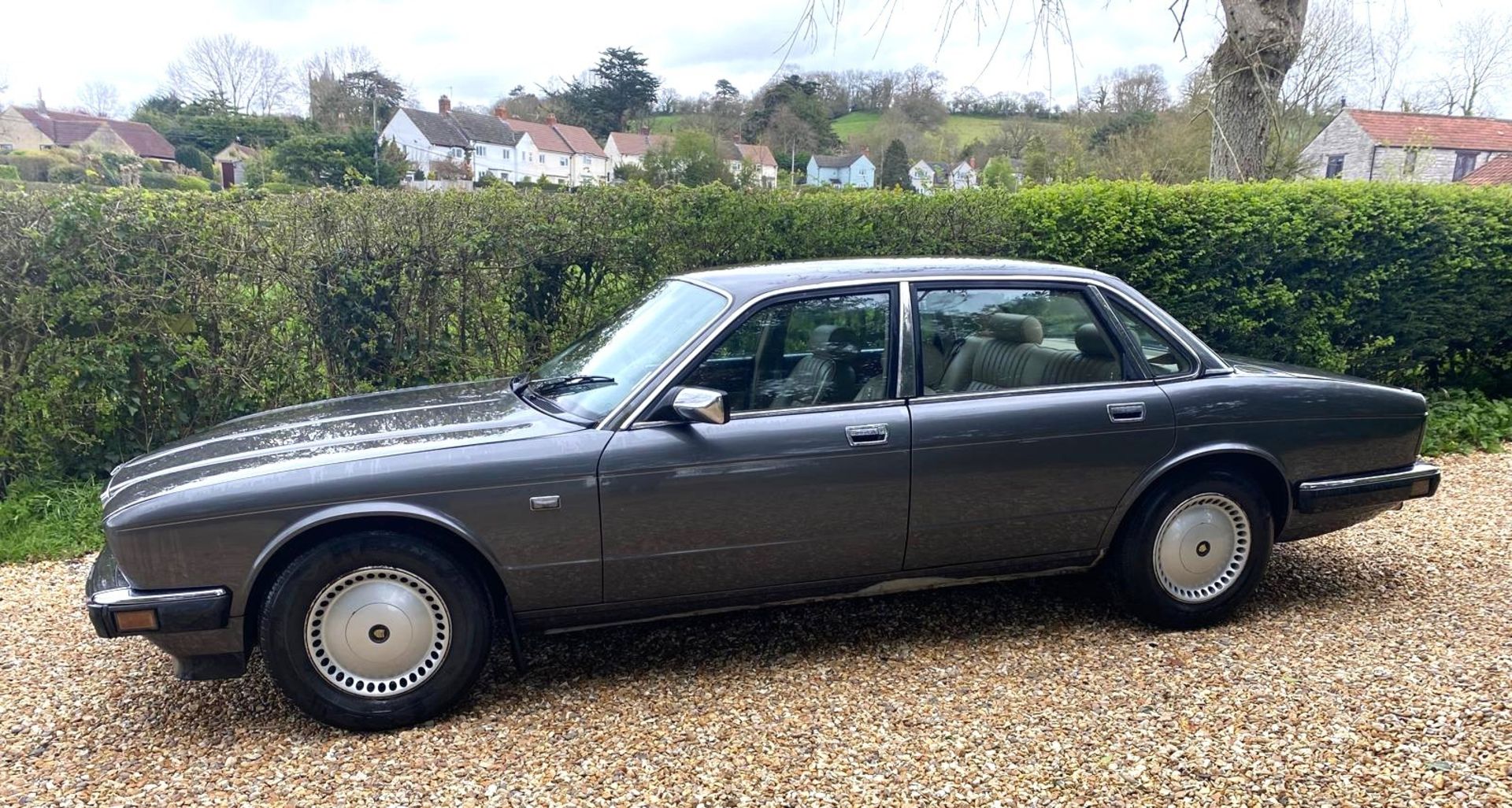 1989 JAGUAR XJ40 3.6 Registration Number: F471 RFB Chassis Number: SAJJFALH3AA576567 Recorded - Image 5 of 8