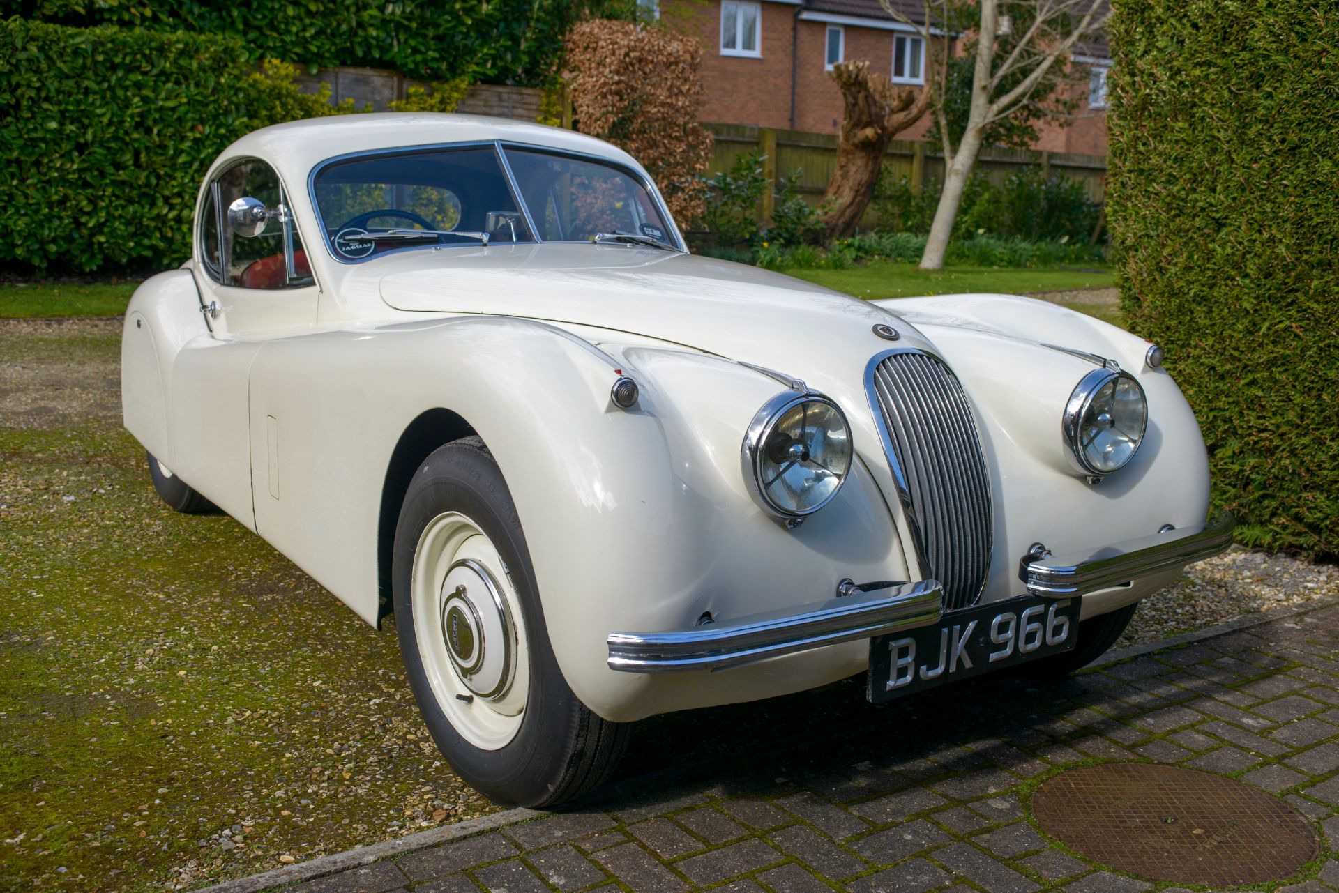 1954 JAGUAR XK120 FIXED HEAD COUPE Registration Number: BJK 966 Chassis Number: 669158 Recorded - Image 2 of 61