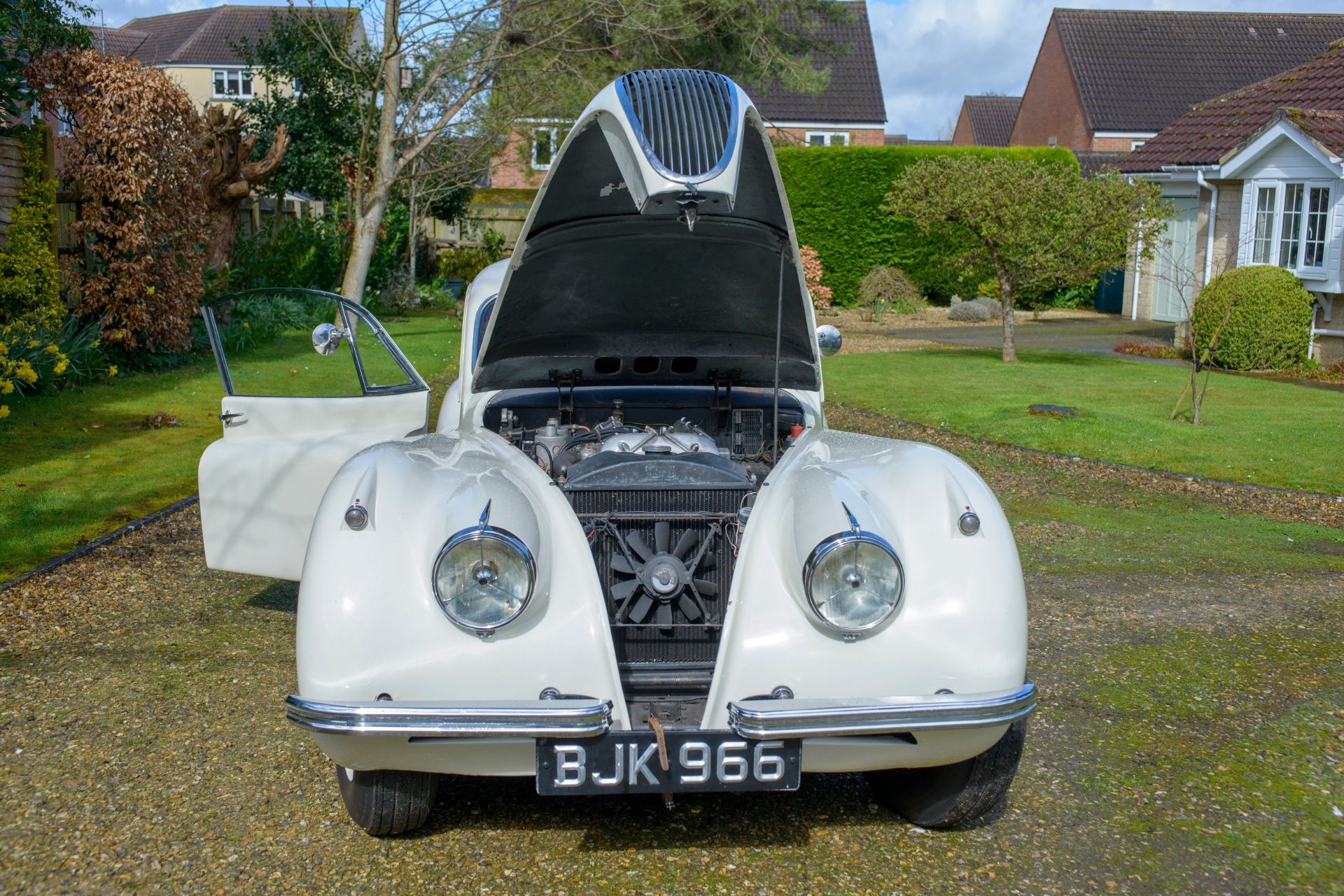 1954 JAGUAR XK120 FIXED HEAD COUPE Registration Number: BJK 966 Chassis Number: 669158 Recorded - Image 37 of 61